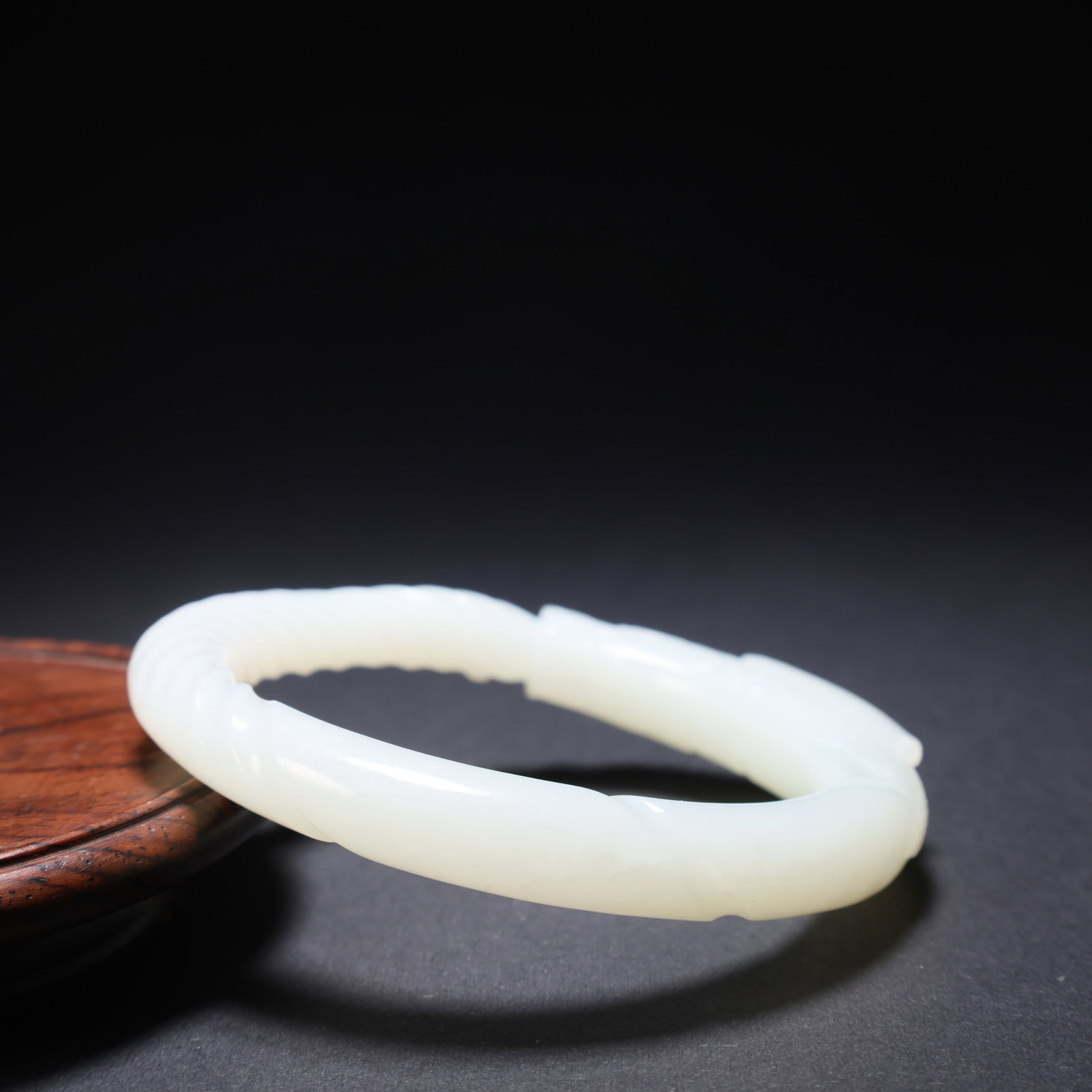 A HETIAN JADE DRAGON-PATTERN BRACELET - 5