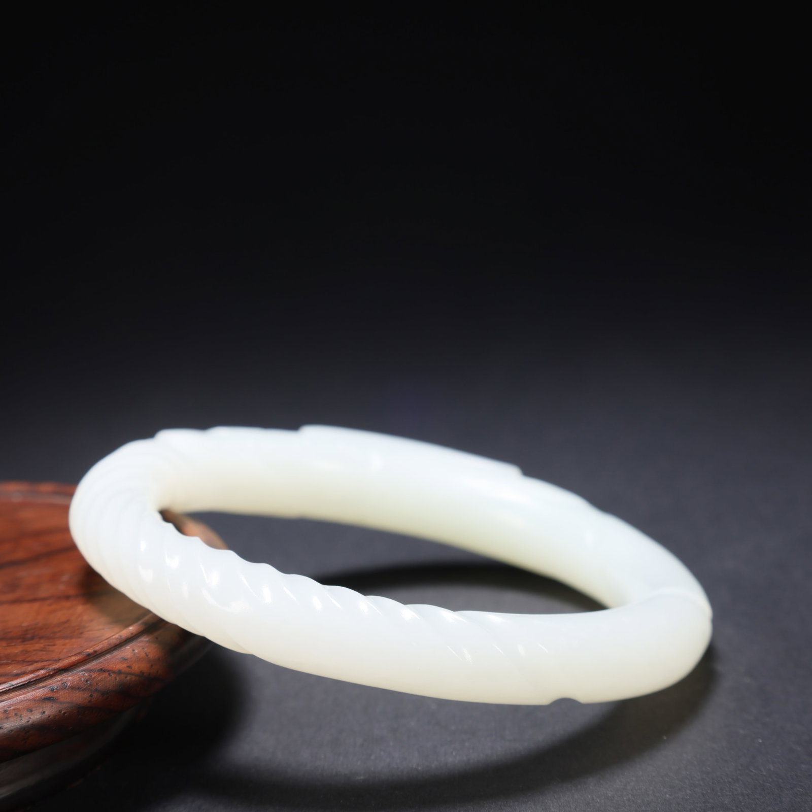 A HETIAN JADE DRAGON-PATTERN BRACELET - 6