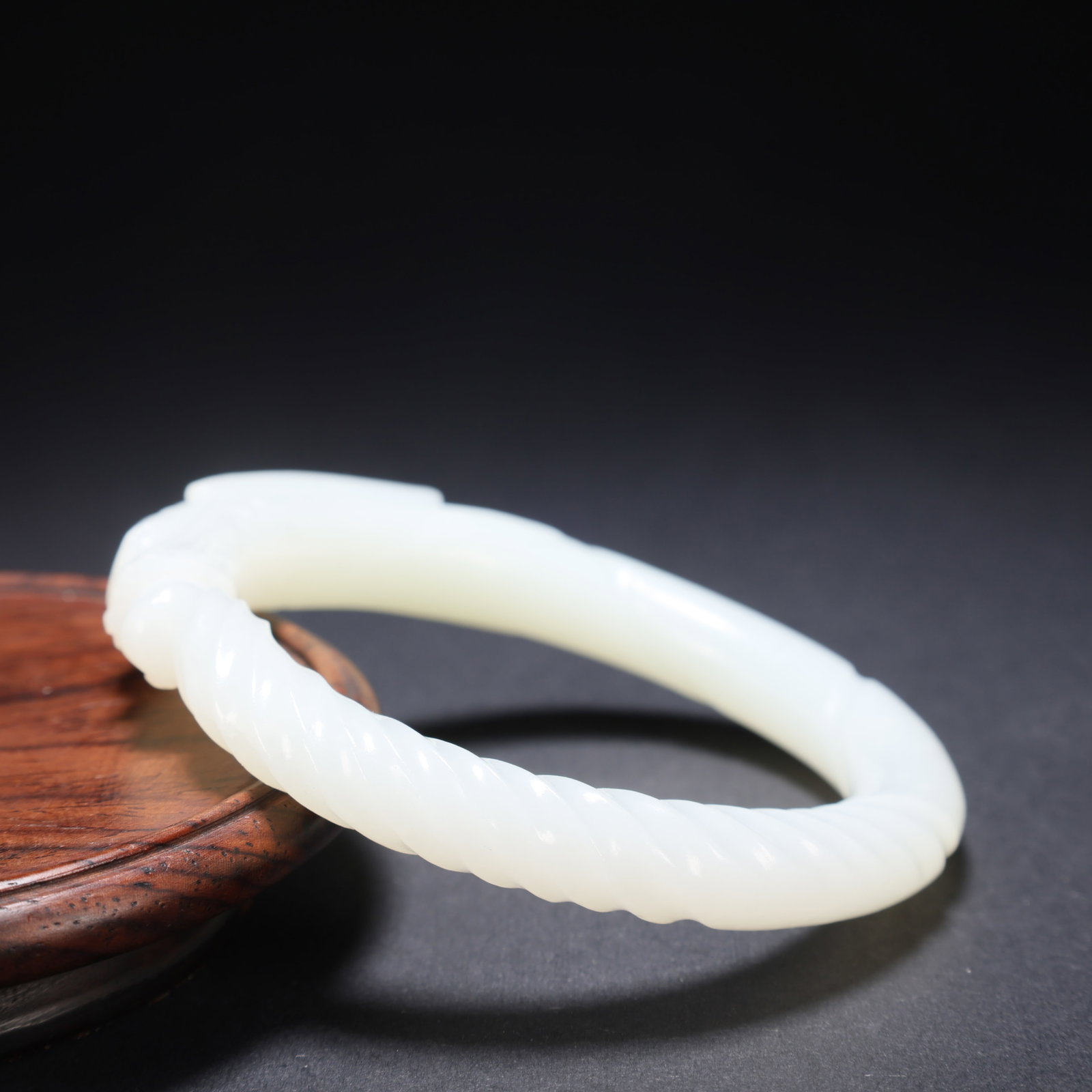 A HETIAN JADE DRAGON-PATTERN BRACELET - 7