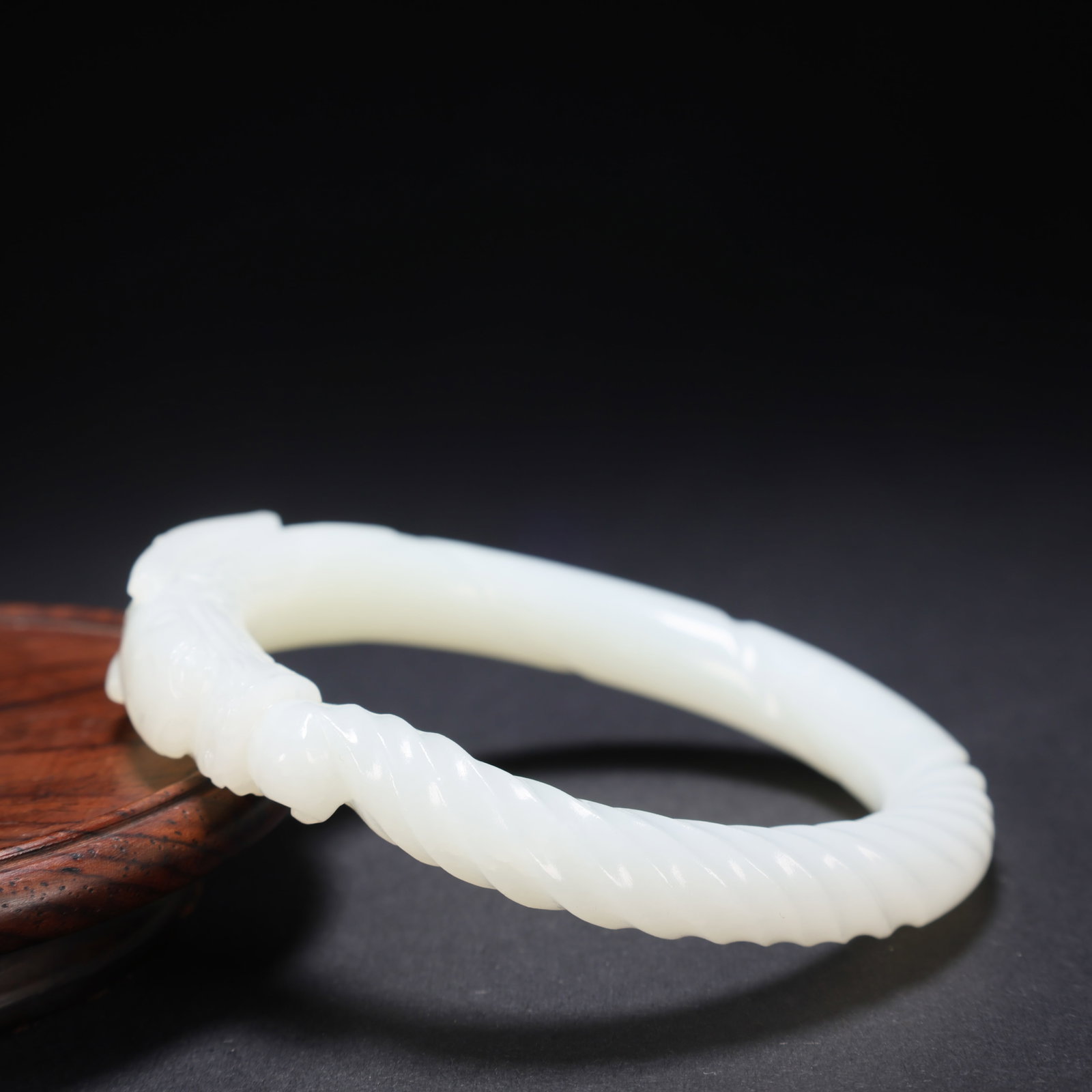 A HETIAN JADE DRAGON-PATTERN BRACELET - 8