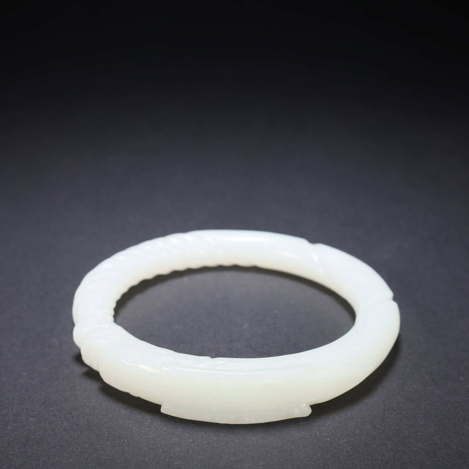 A HETIAN JADE DRAGON-PATTERN BRACELET - 9