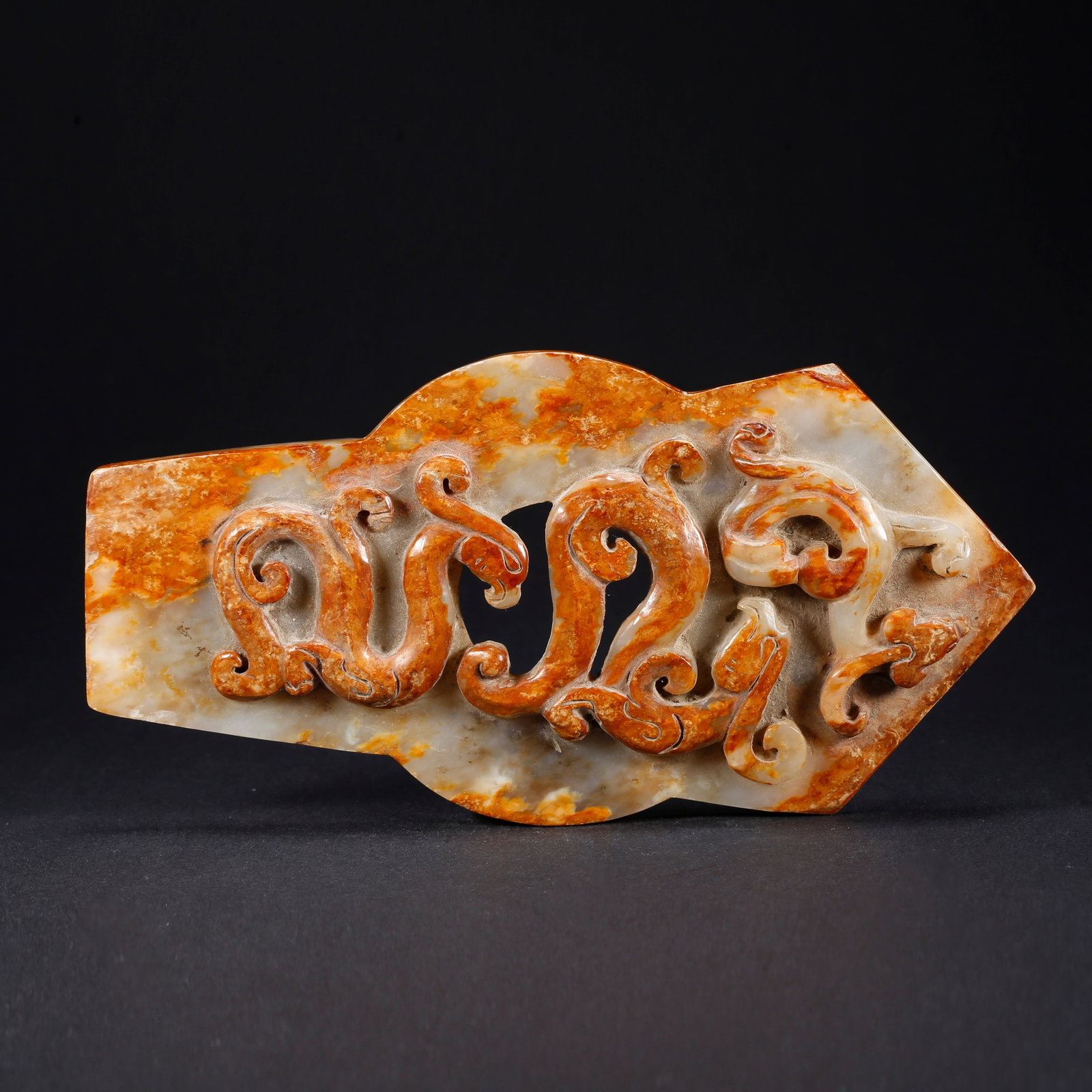 A HETIAN JADE DRAGON AND PHOENIX MOTIF GUI: Hetian Jade Dragon and Phoenix Motif Gui