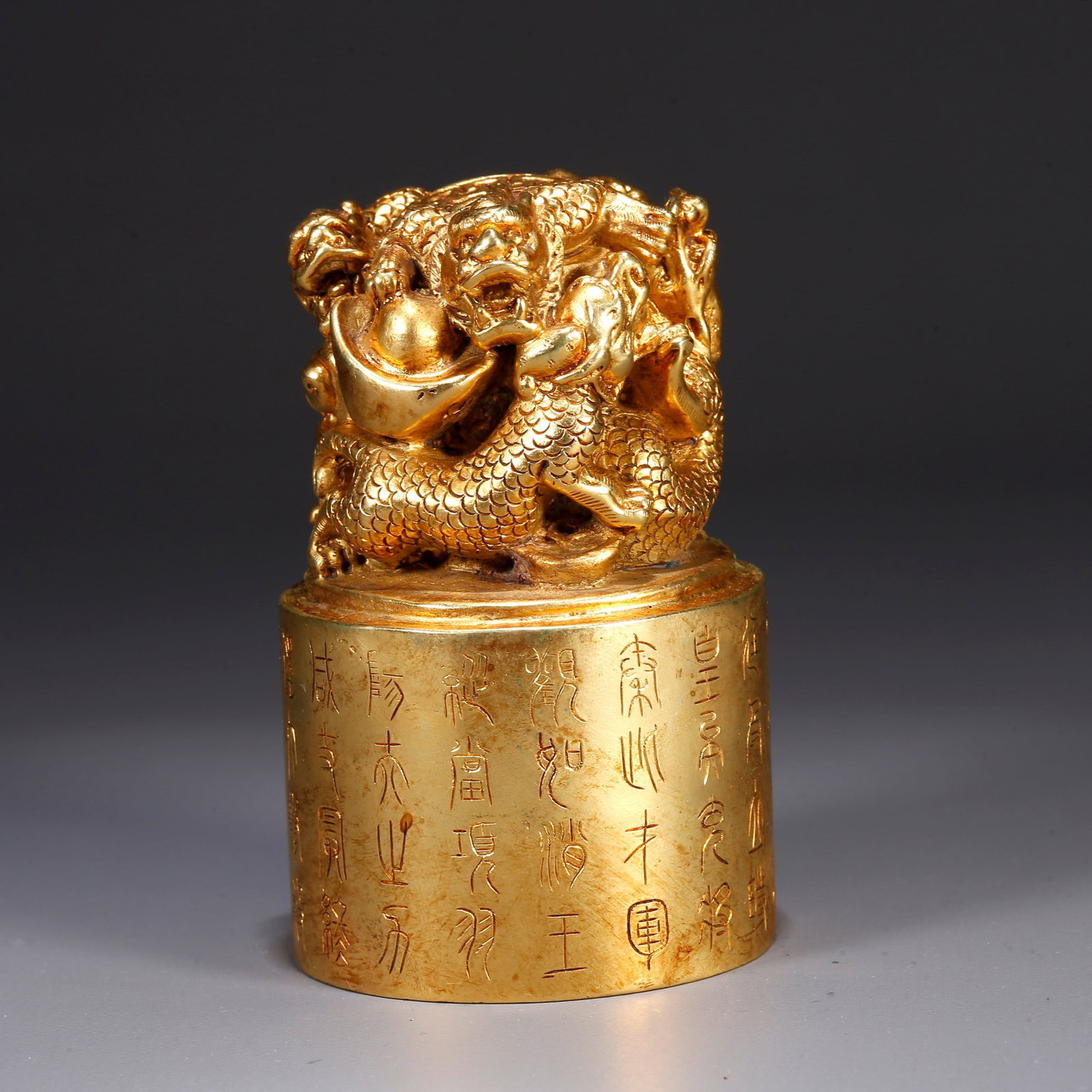 A GILT BRONZE SEAL WITH DRAGON MOTIF (1 of 10)