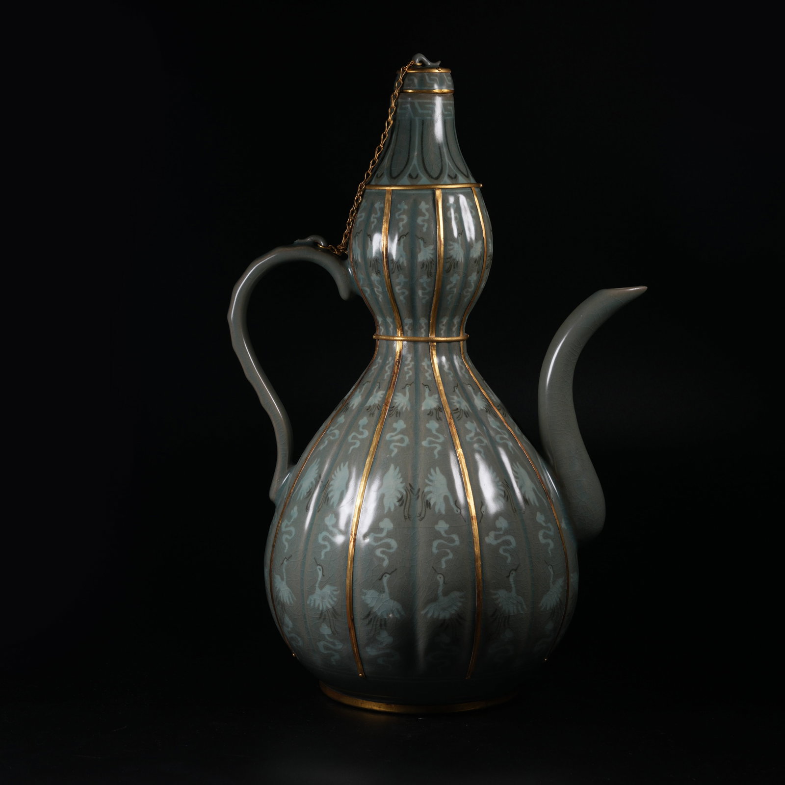 A LONGQUAN KILN LARGE GOURD-SHAPED EWER WITH CRANE PATTERN (1 of 9)