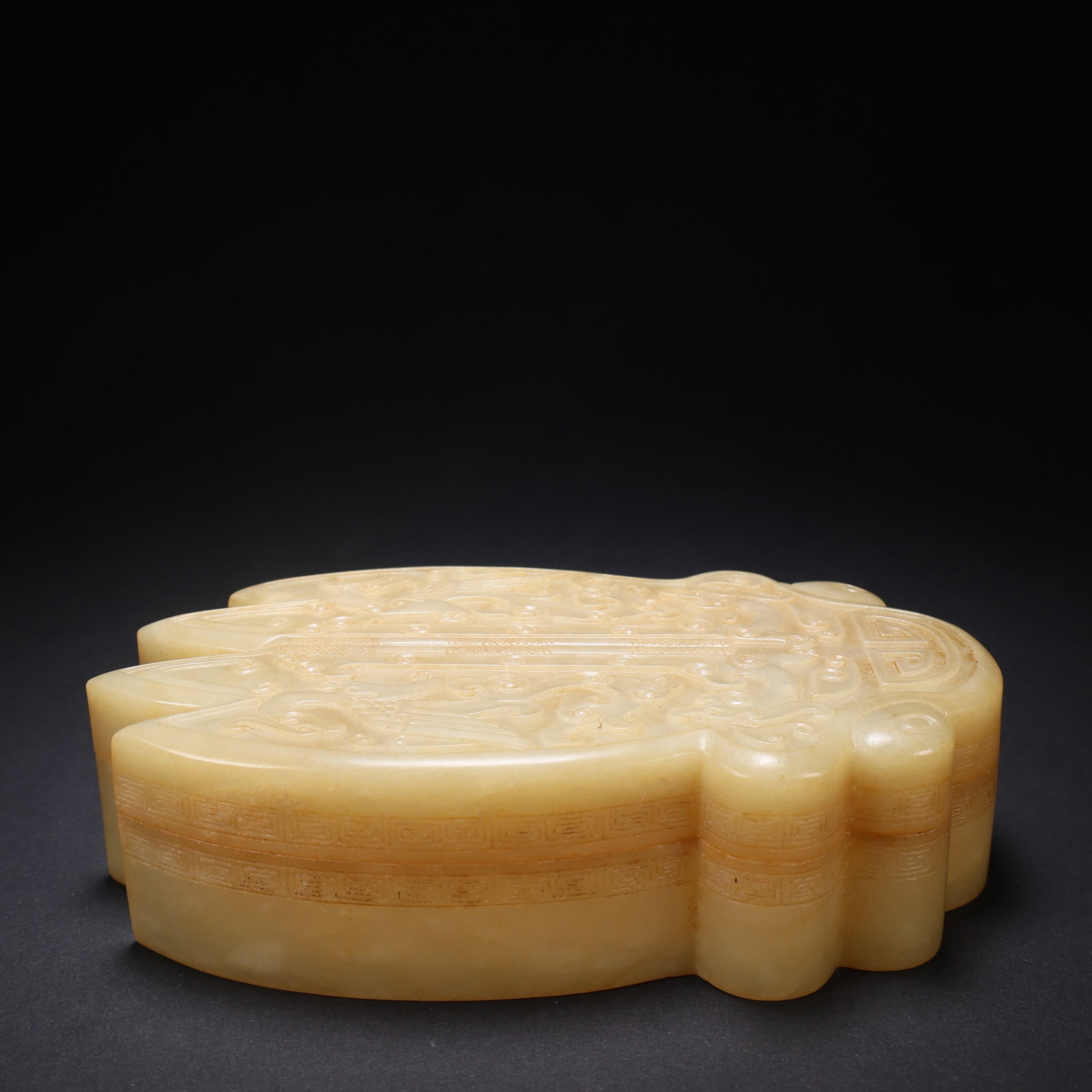 A HETIAN JADE CICADA-COVERED BOX: Hetian Jade Cicada-Covered Box