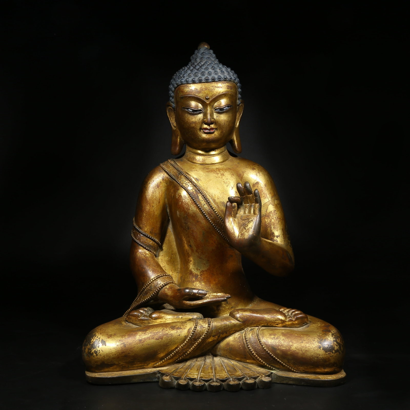 A GILDED BRONZE STATUE OF SHAKYAMUNI BUDDHA: Gilded Bronze Statue of Shakyamuni Buddha