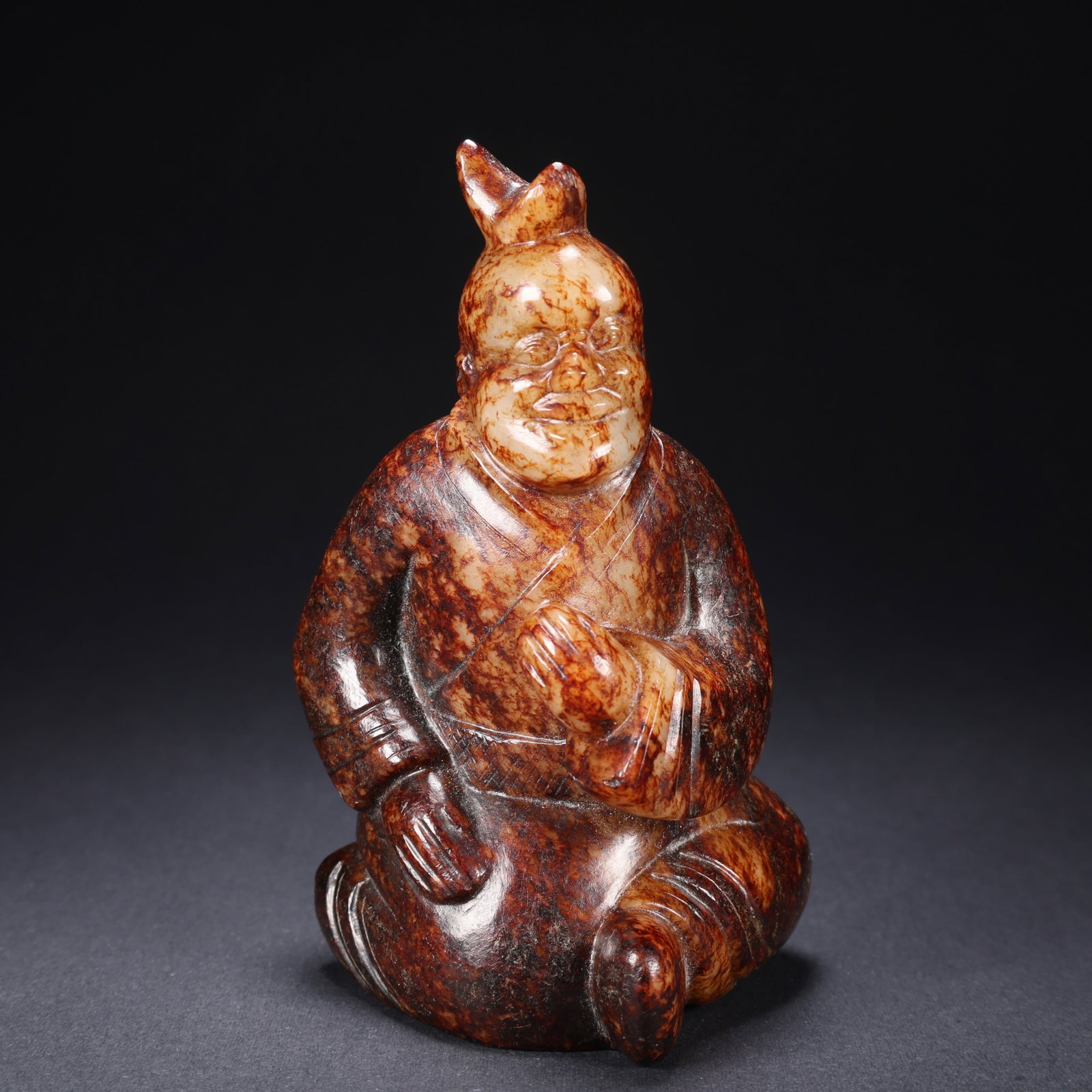 A HETIAN JADE SEATED ATTENDANT FIGURINE: Hetian Jade Seated Attendant Figurine