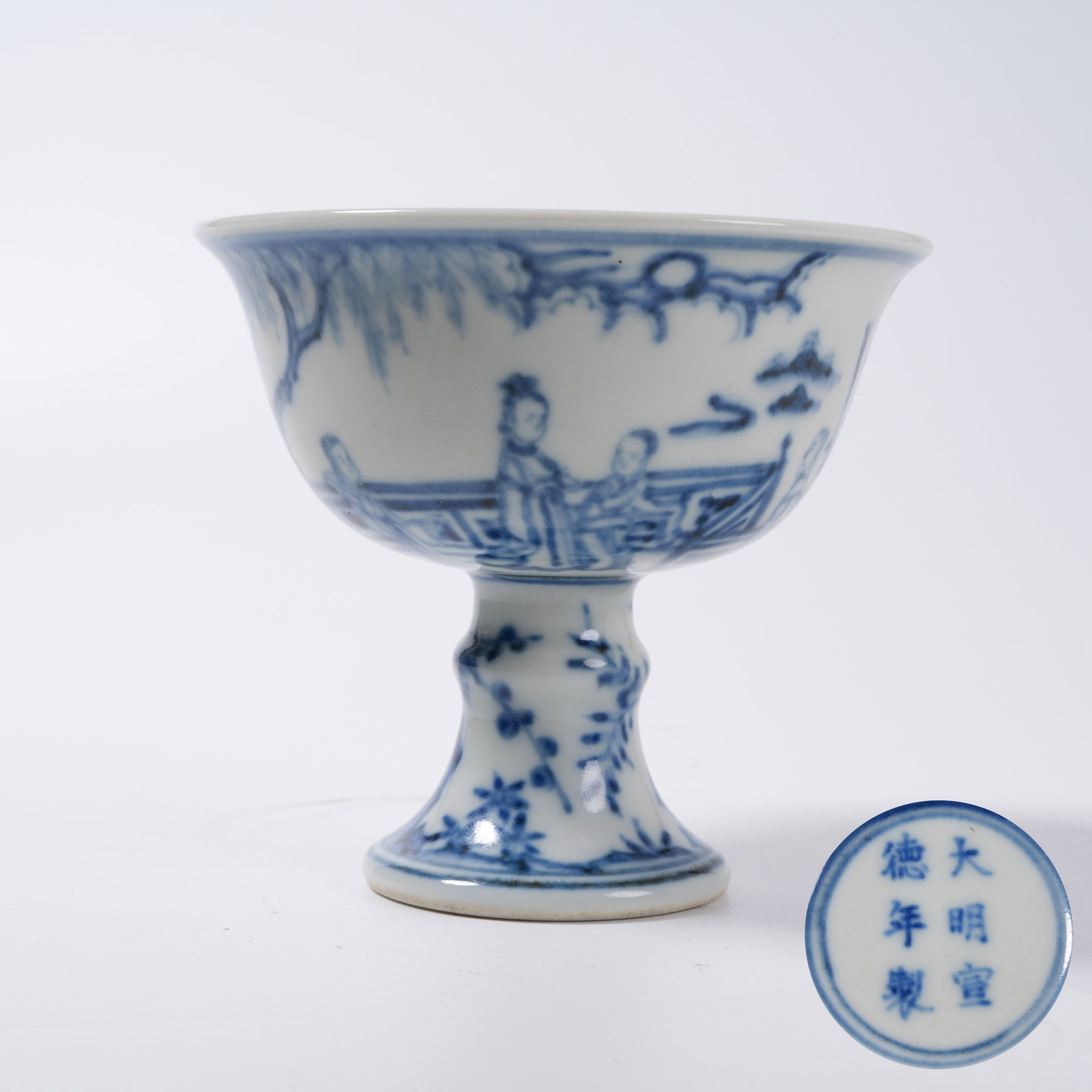 A BLUE AND WHITE STEM CUP WITH COURTYARD TEACHING SCENE PATTERN (1 of 9)