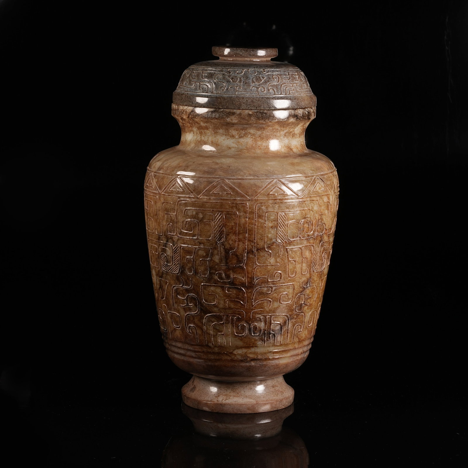 A ANCIENT JADE LIDDED VASE WITH BEAST MASK PATTERN (1 of 9)