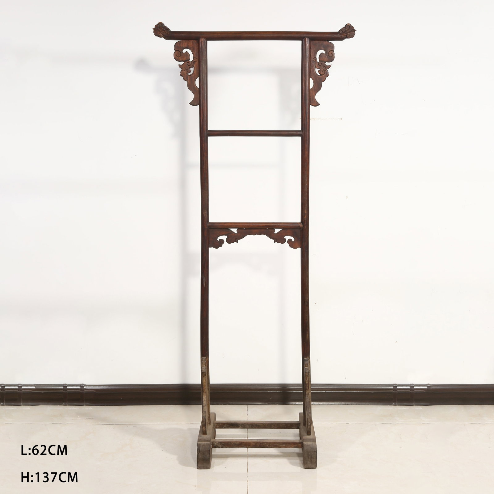 A HUANGHUALI PAINTING EASEL (1 of 8)
