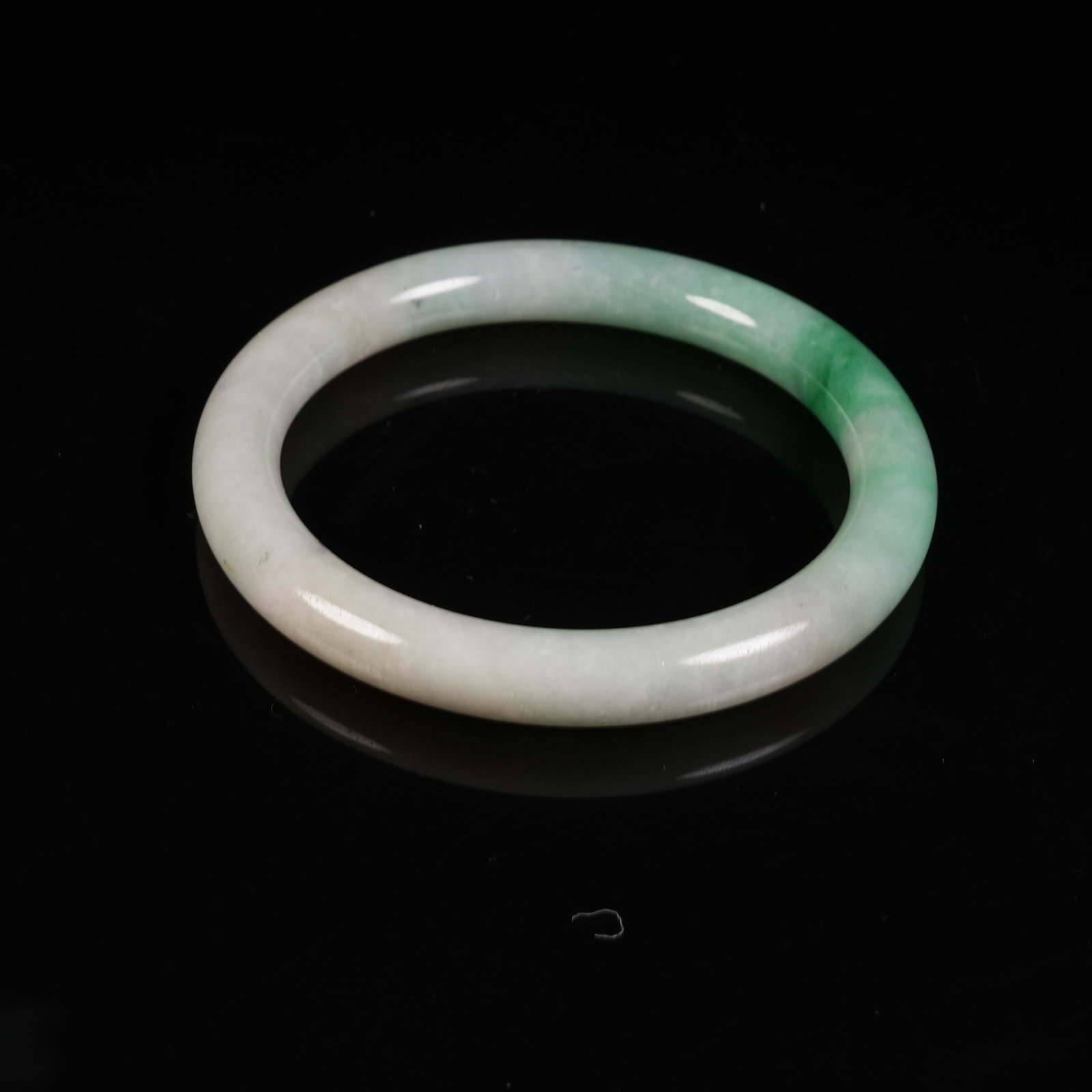 A JADEITE CIRCULAR RING - 8