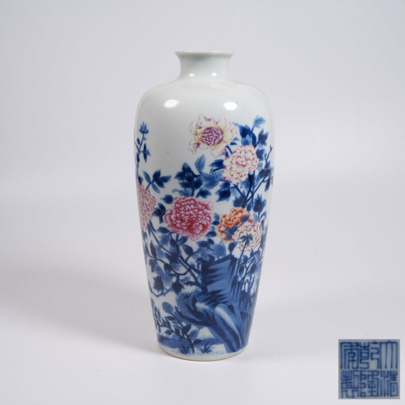 A BLUE AND WHITE FAMILLE ROSE VASE WITH STRANGE ROCK AND FLORAL PATTERN: Blue and White Famille Rose Vase with Strange Rock and Floral Pattern