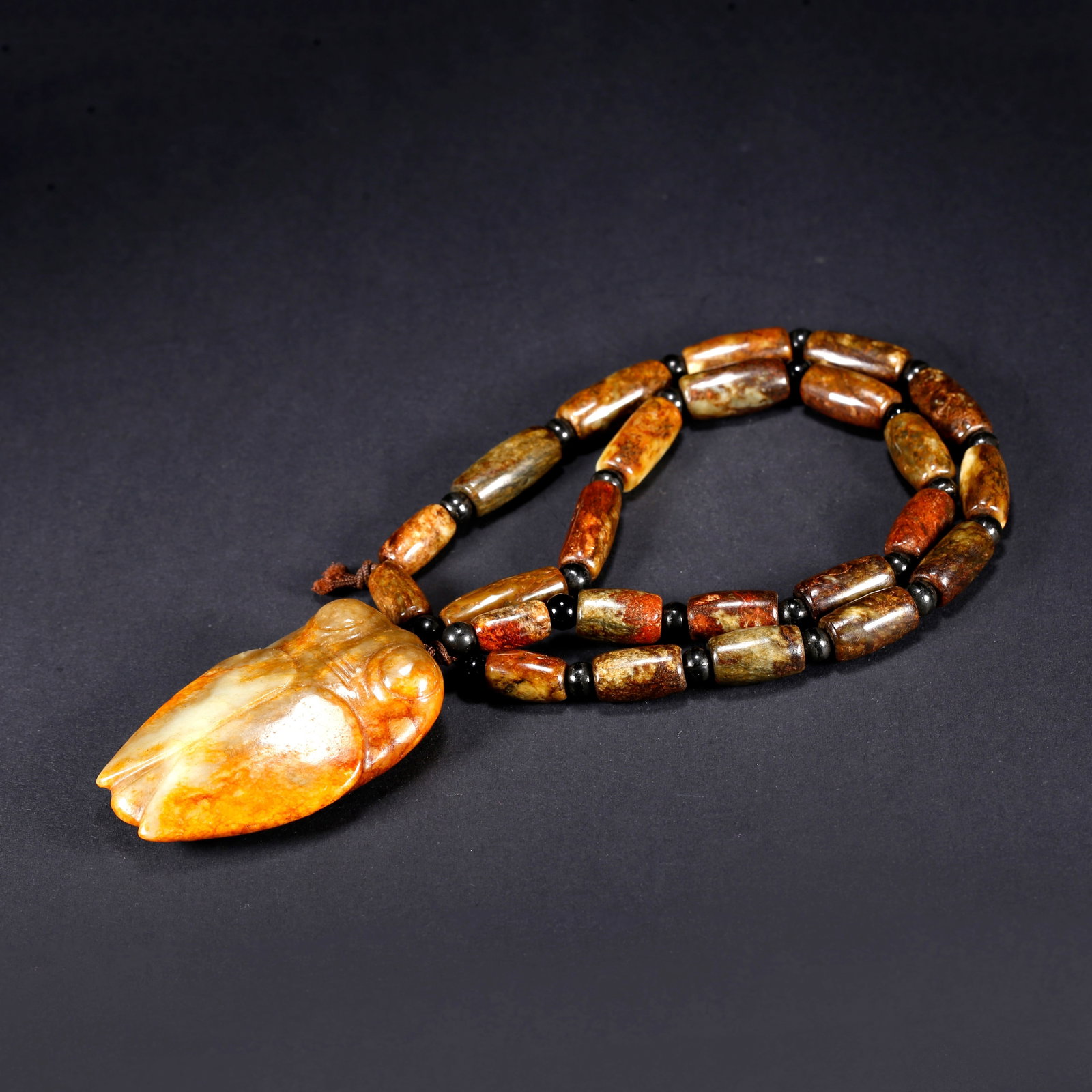 A HETIAN JADE "ASTONISHING TALENT" PENDANT: Hetian Jade "Astonishing Talent" Pendant