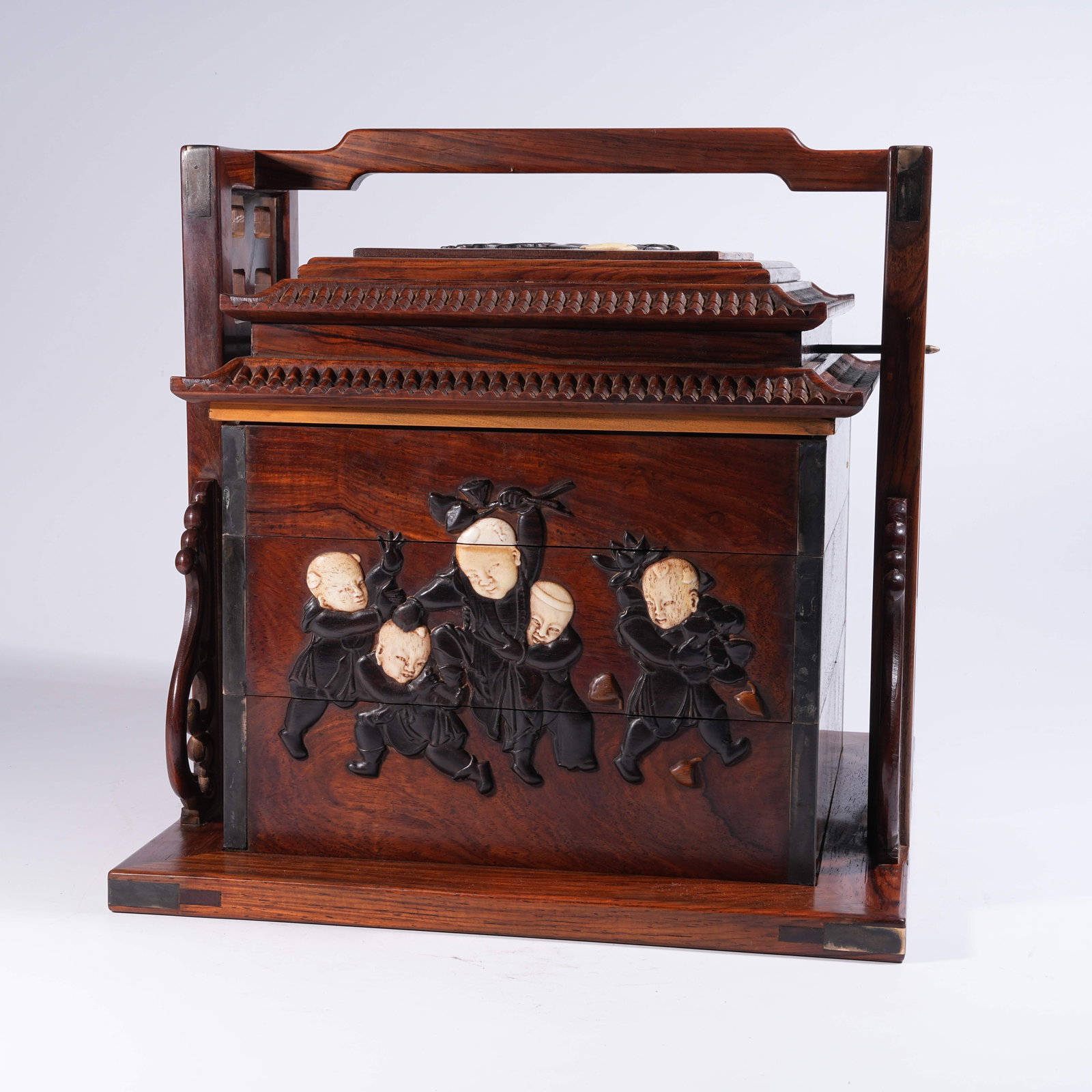 A HUANGHUALI COVERED BOX WITH HANDLE, INLAID WITH ZITAN (1 of 11)