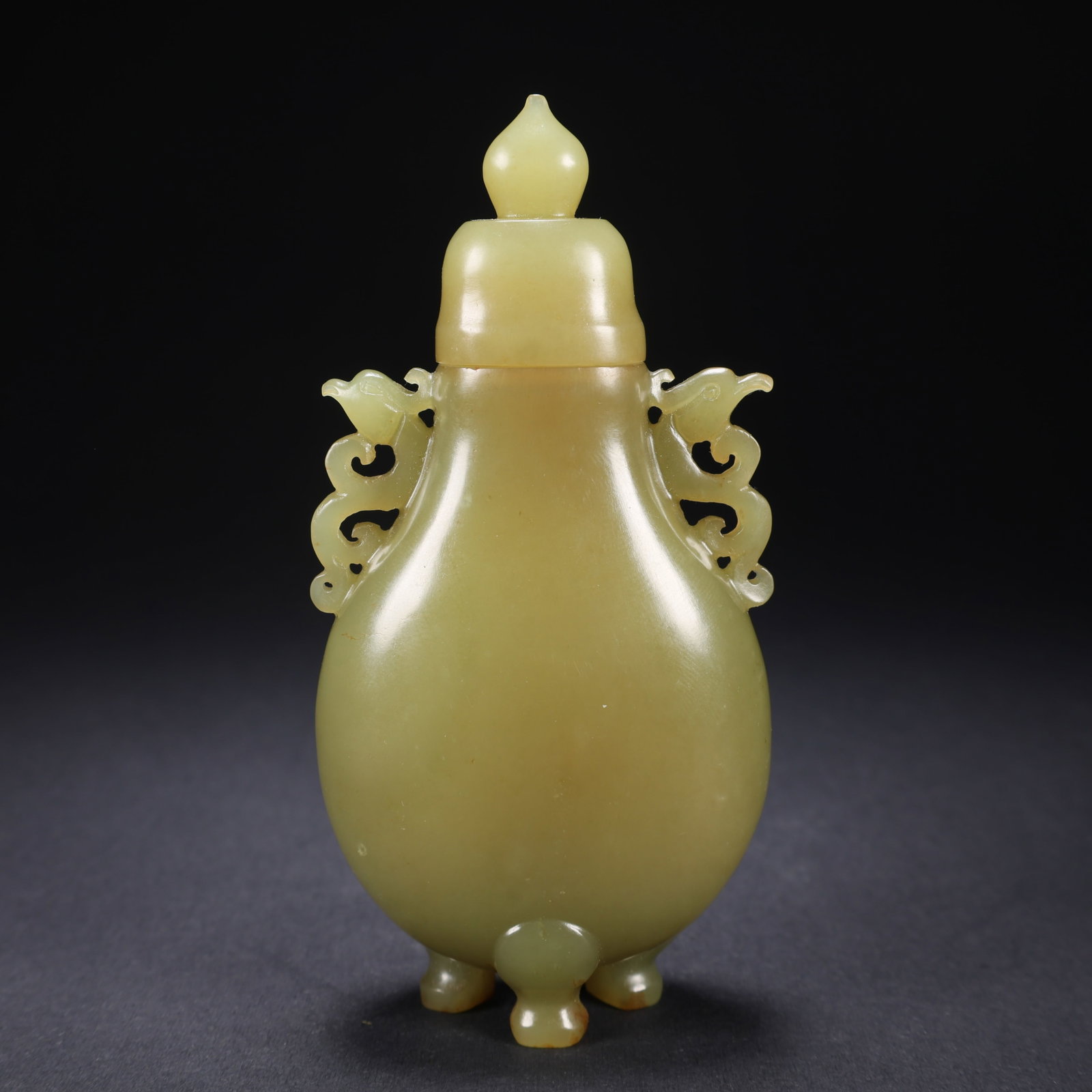 A HETIAN YELLOW JADE VASE: Hetian Yellow Jade Vase