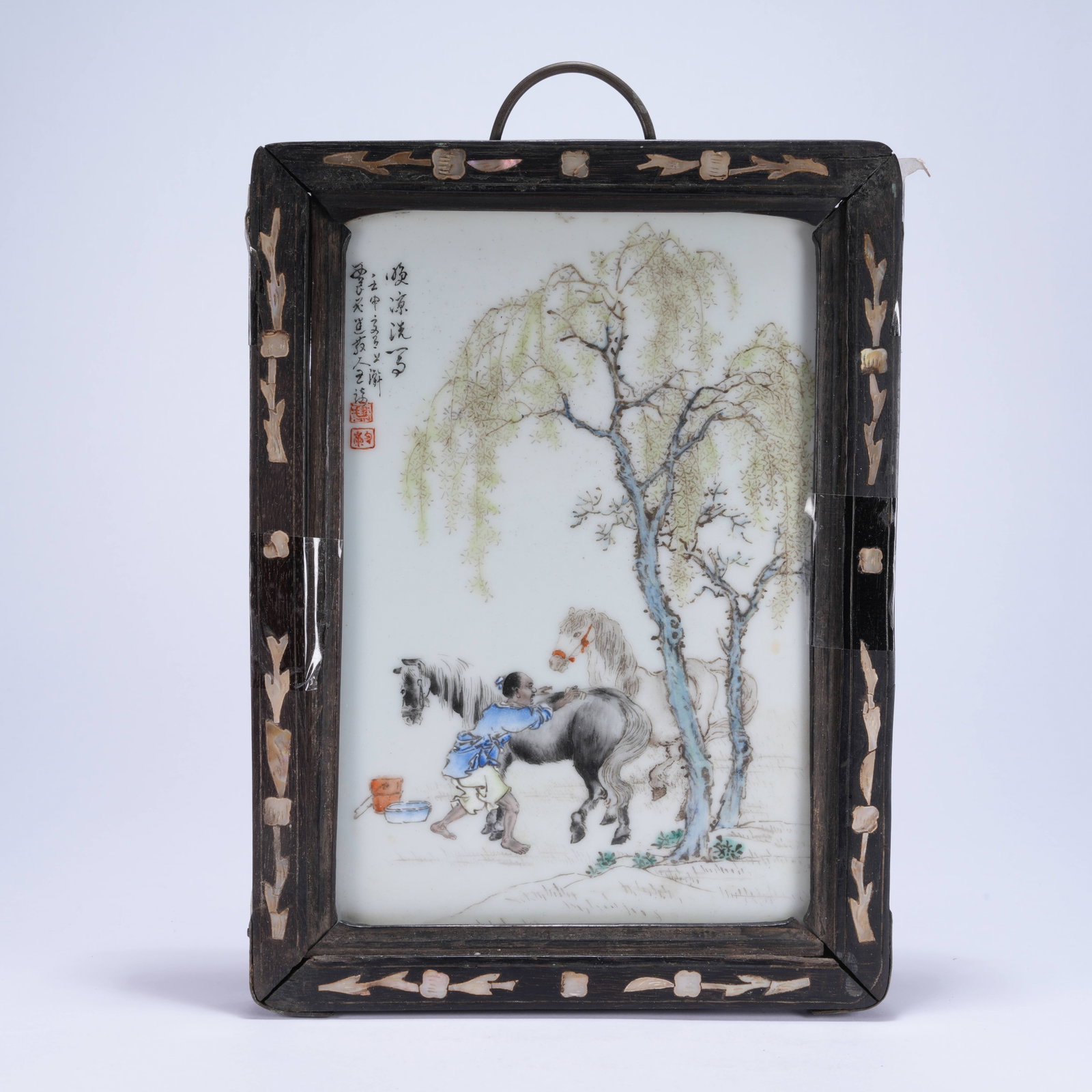 A FAMILLE ROSE PORCELAIN PLAQUE WITH STEED PATTERN: Famille Rose Porcelain Plaque with Steed Pattern