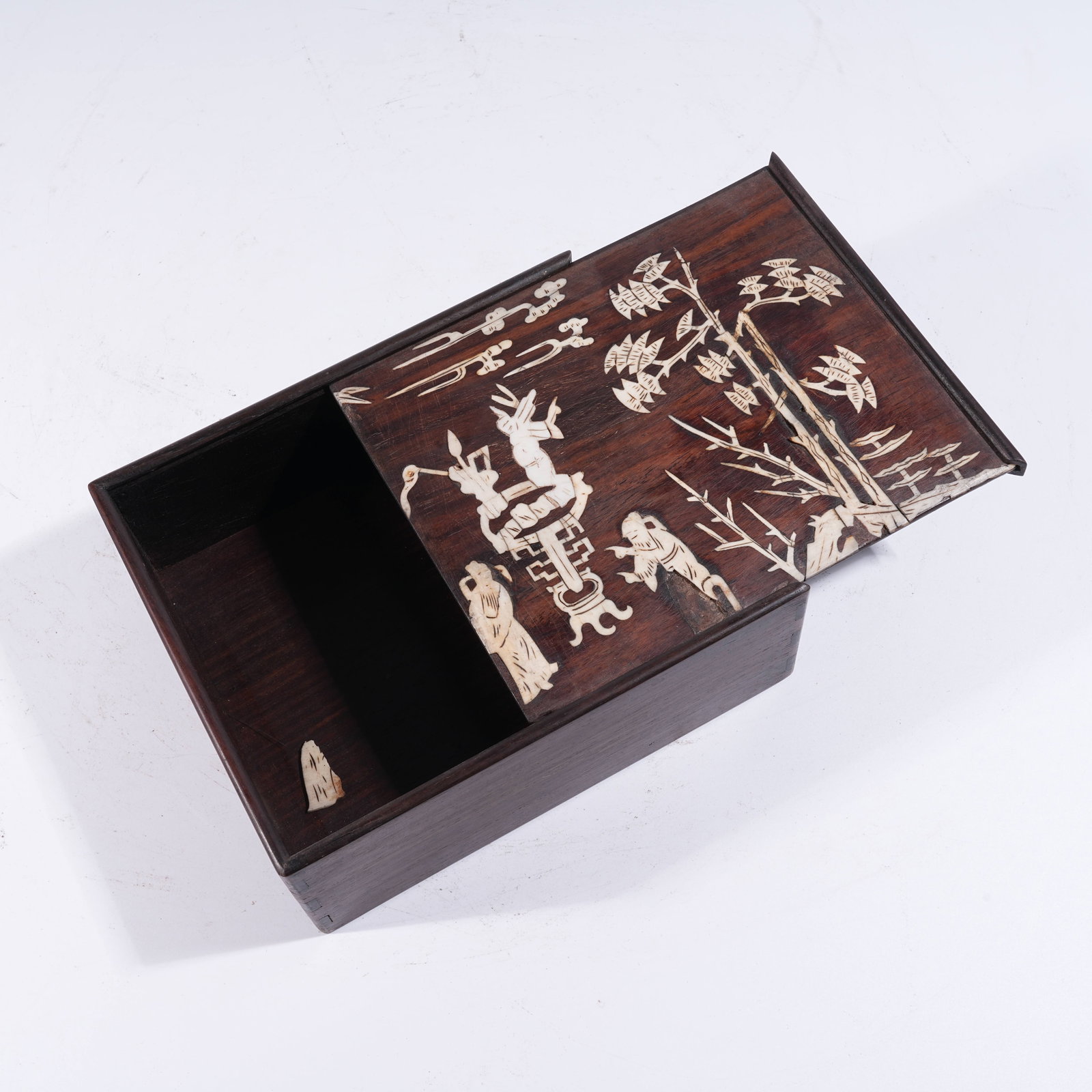 A COVERED BOX IN HUANGHUALI WOOD INLAID WITH PRECIOUS MATERIALS, DECORATED WITH FIGURAL NARRATIVE (1 of 9)