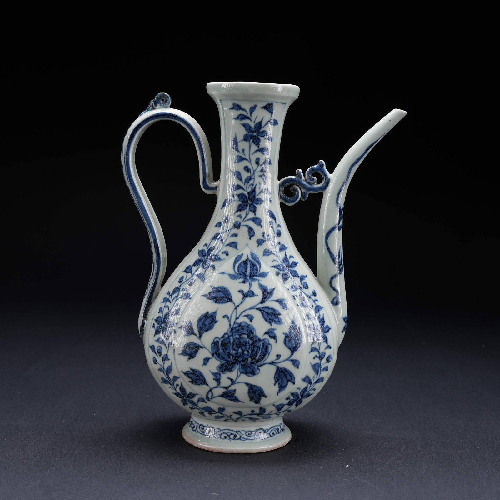 A BLUE AND WHITE LARGE EWER WITH INTERTWINED LOTUS PATTERN (1 of 10)
