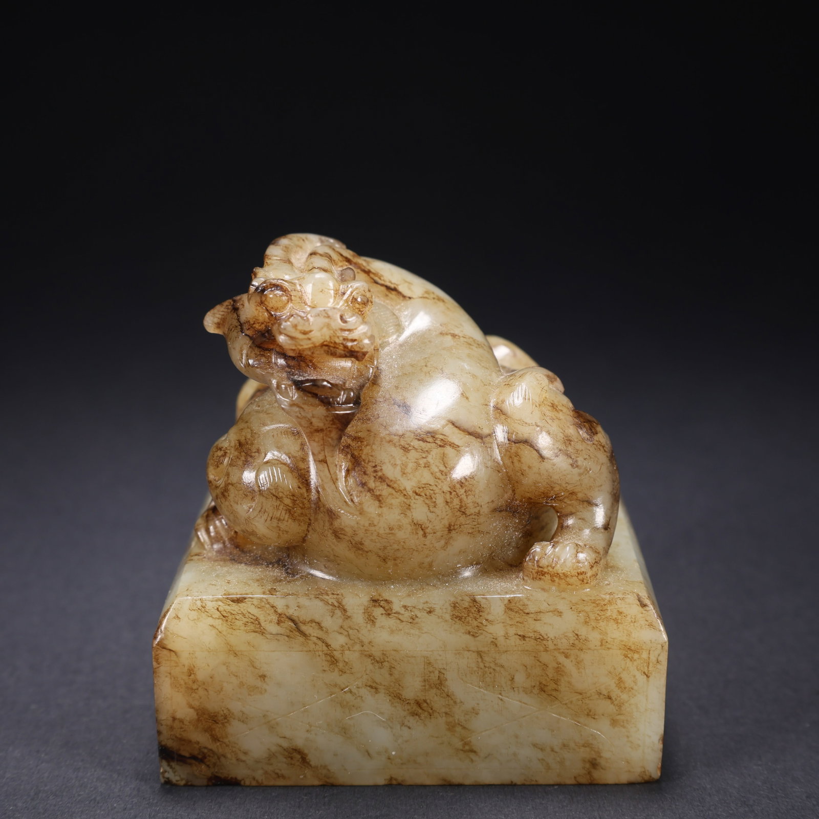 A HETIAN JADE DRAGON-HANDLE SEAL: Hetian Jade Dragon-Handle Seal