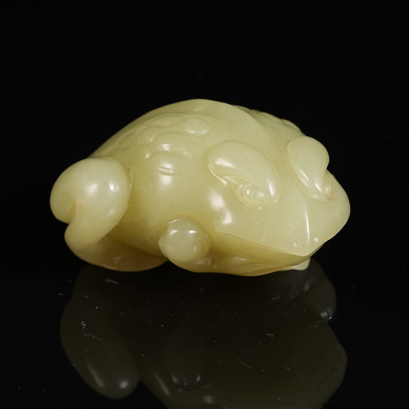A HETIAN YELLOW JADE WEALTH ATTRACTING FROG ORNAMENT (1 of 8)
