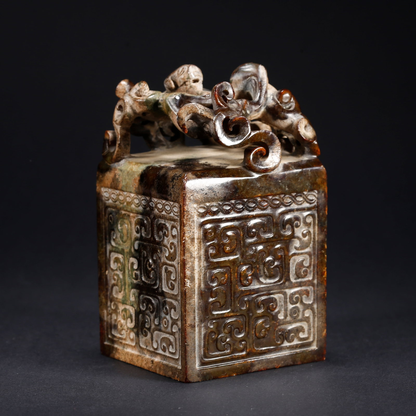 A HETIAN JADE DRAGON-HEAD SEAL (1 of 9)