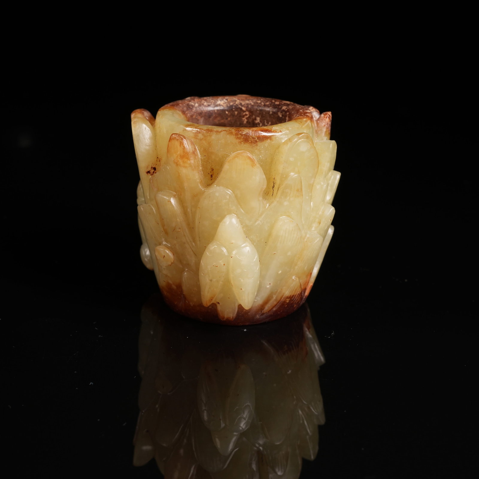 A ANCIENT JADE PHOENIX PATTERN THUMB RING (1 of 10)