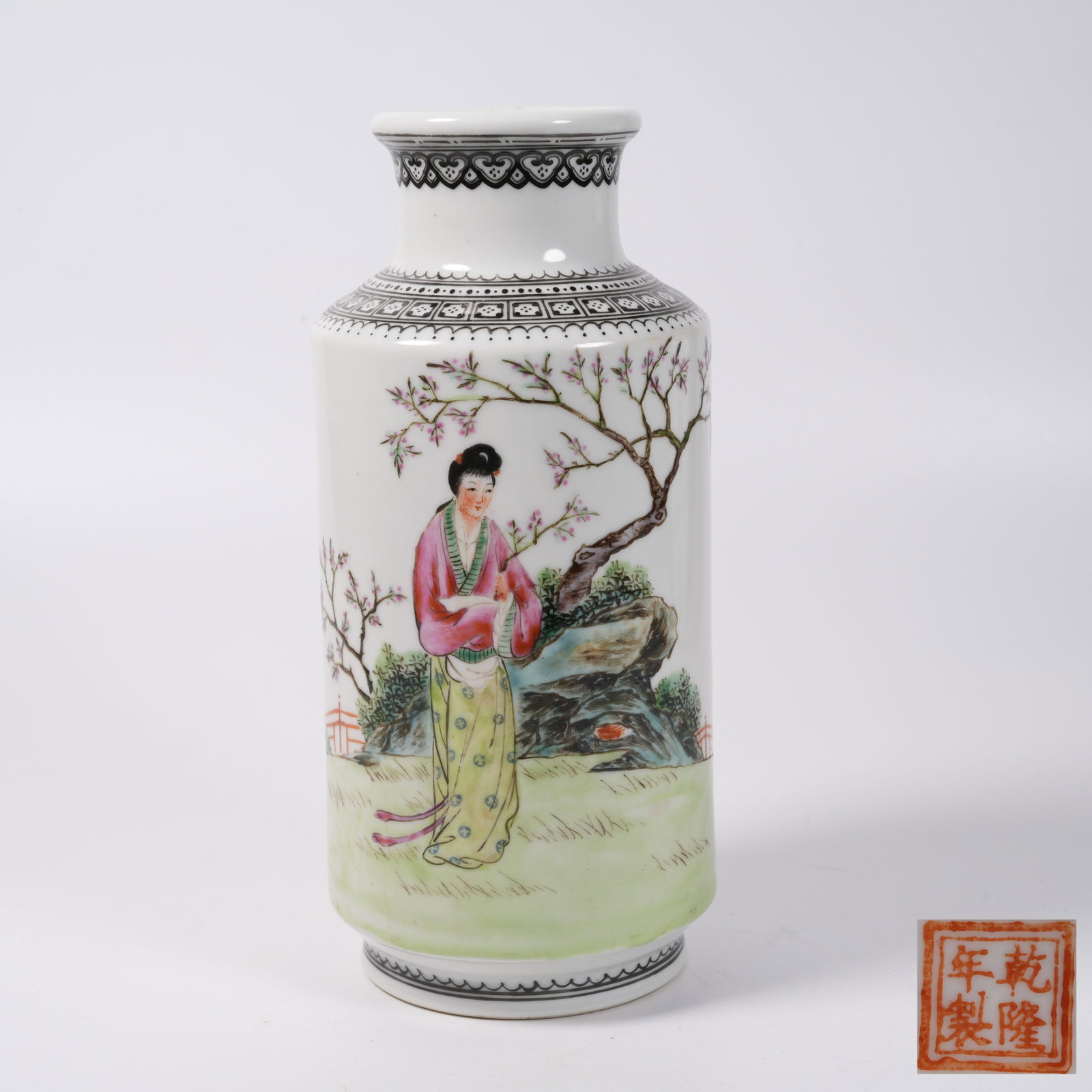 A FAMILLE ROSE MALLET VASE WITH COURTYARD LADY SCENE (1 of 9)