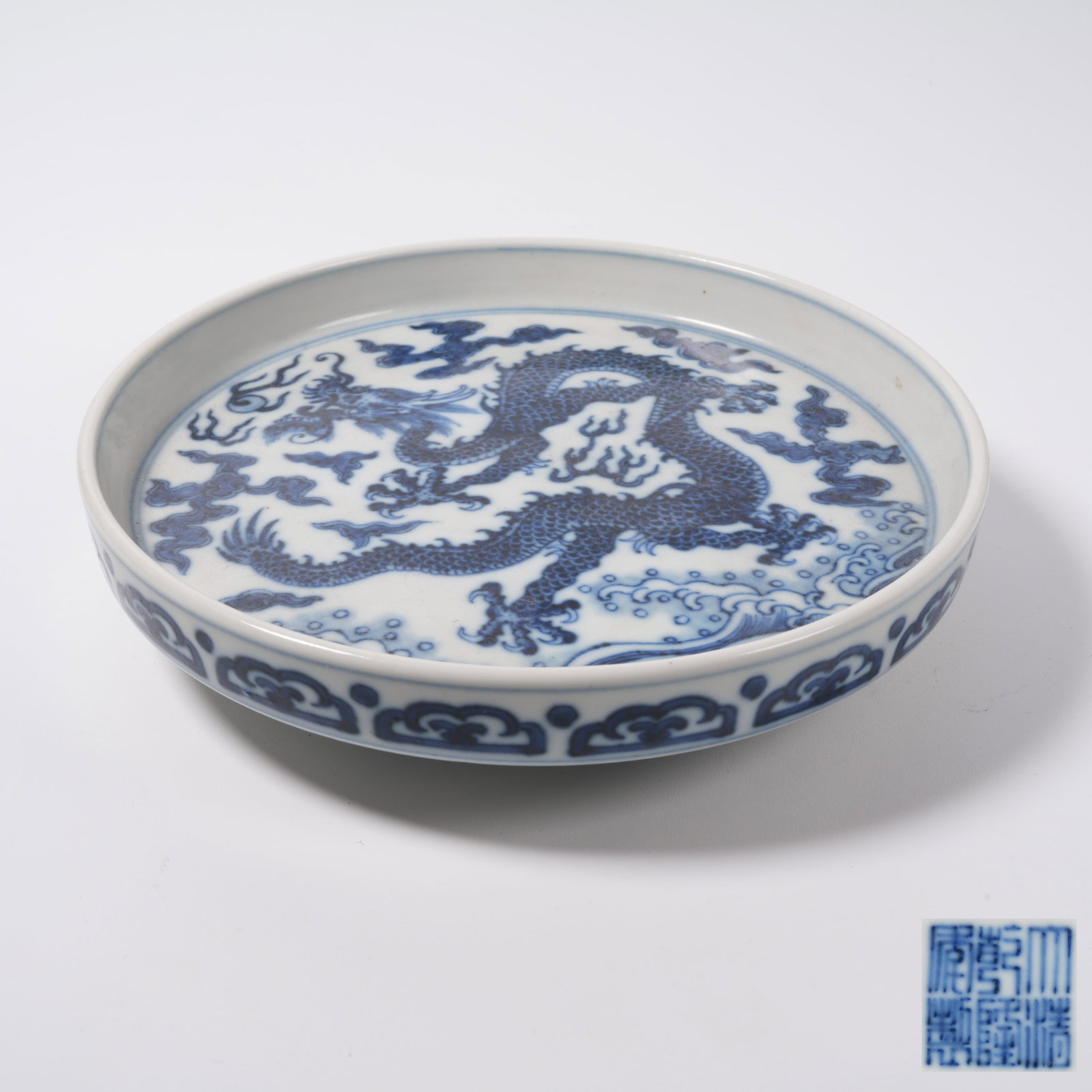 A BLUE AND WHITE PLATE WITH SEA AND DRAGON PATTERN (1 of 8)