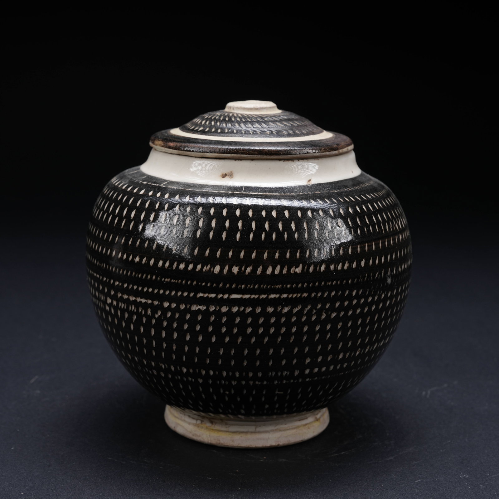 A OLD KILN COVERED JAR (1 of 9)