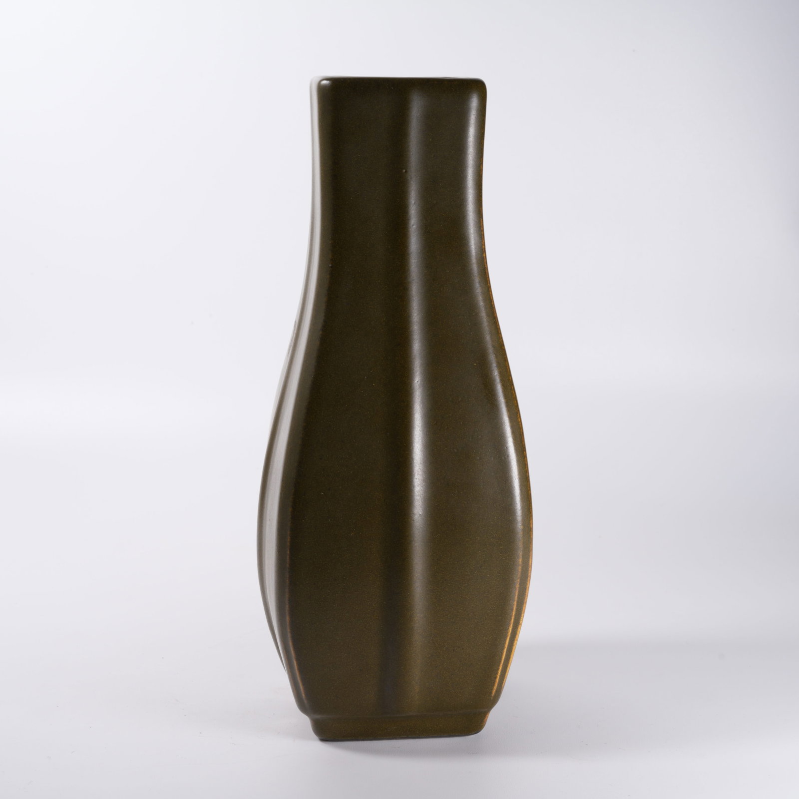 A TEA-DUST GLAZED SQUARE VASE - 2