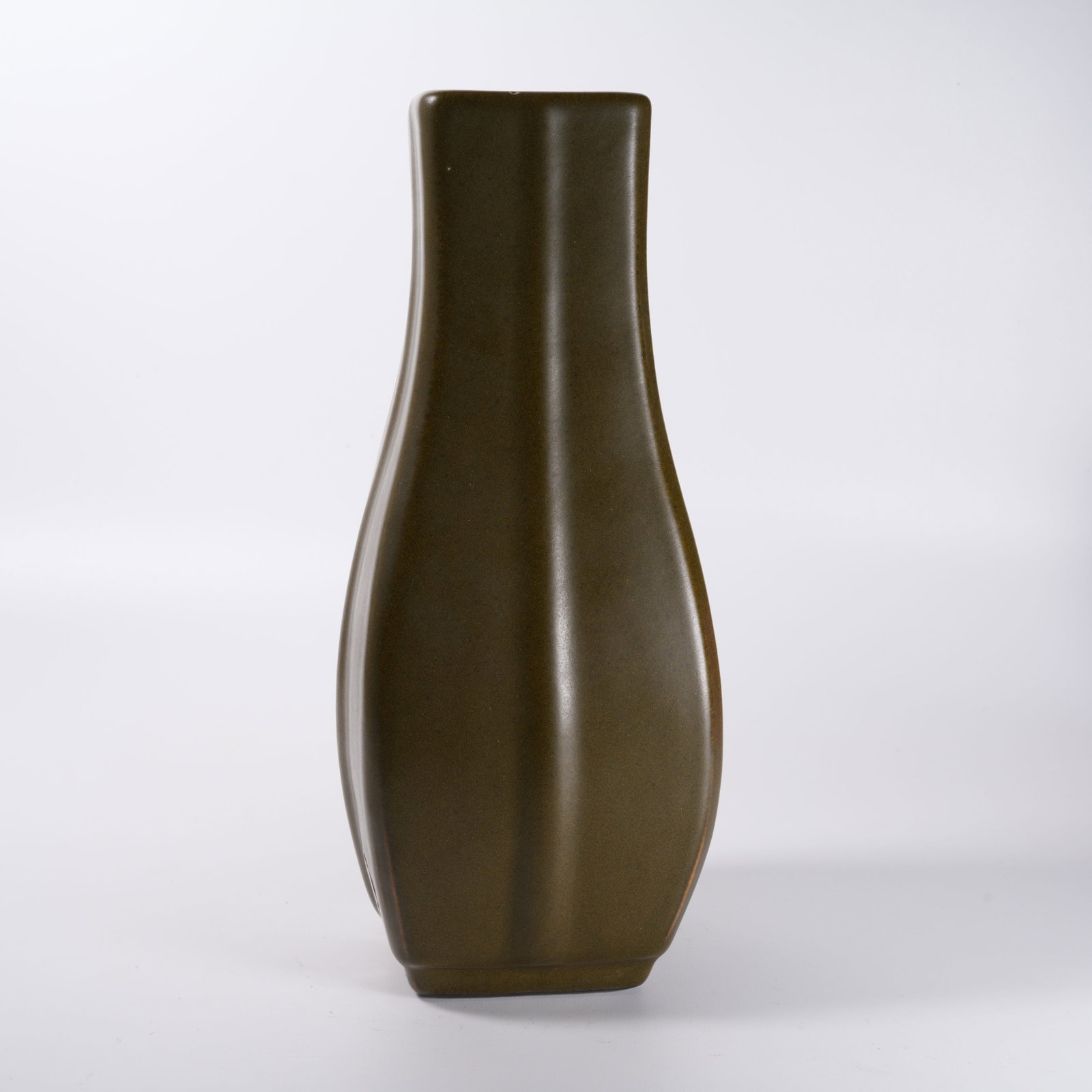A TEA-DUST GLAZED SQUARE VASE - 4