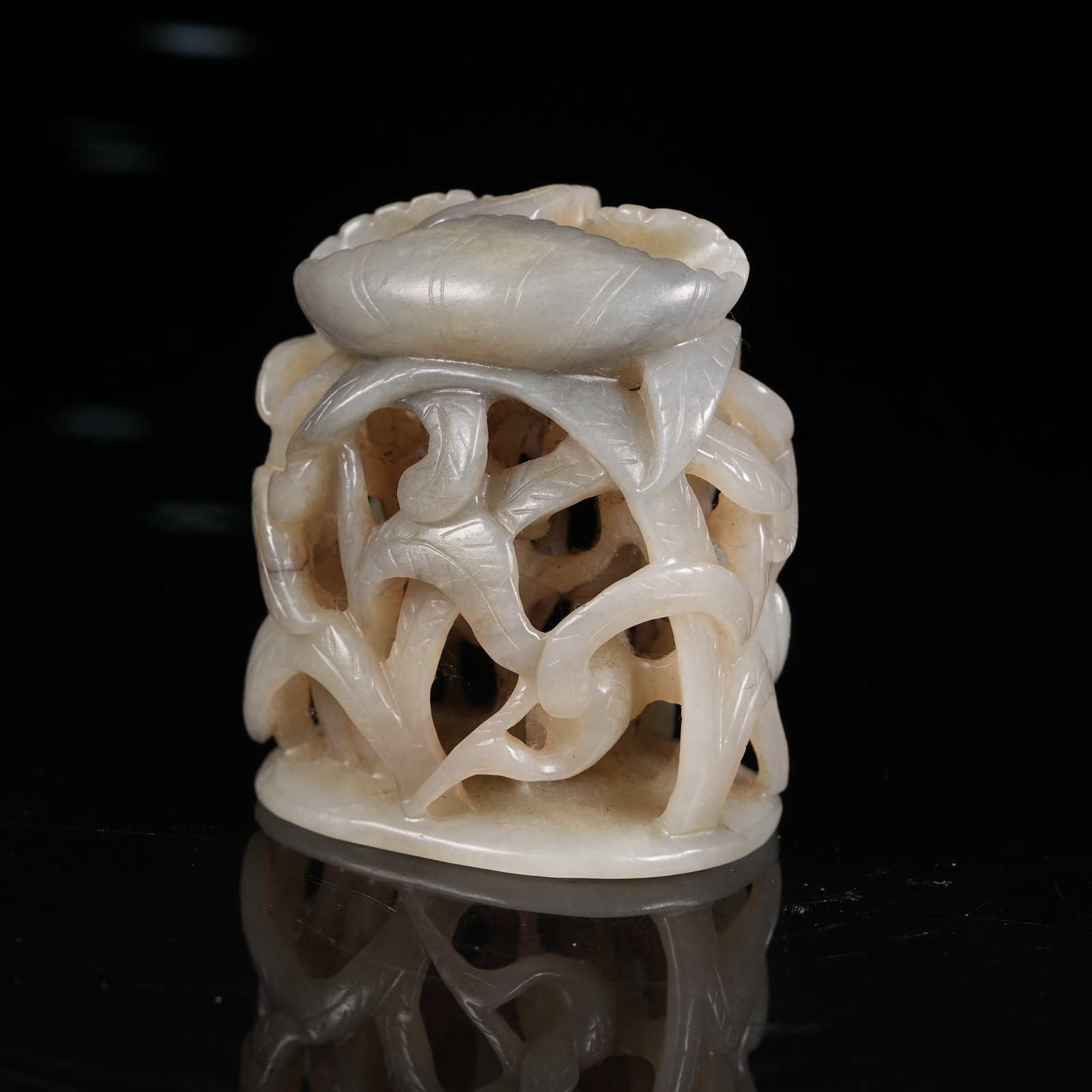 A HETIAN JADE CENSER WITH AUTUMN MOUNTAIN SCENERY (1 of 8)