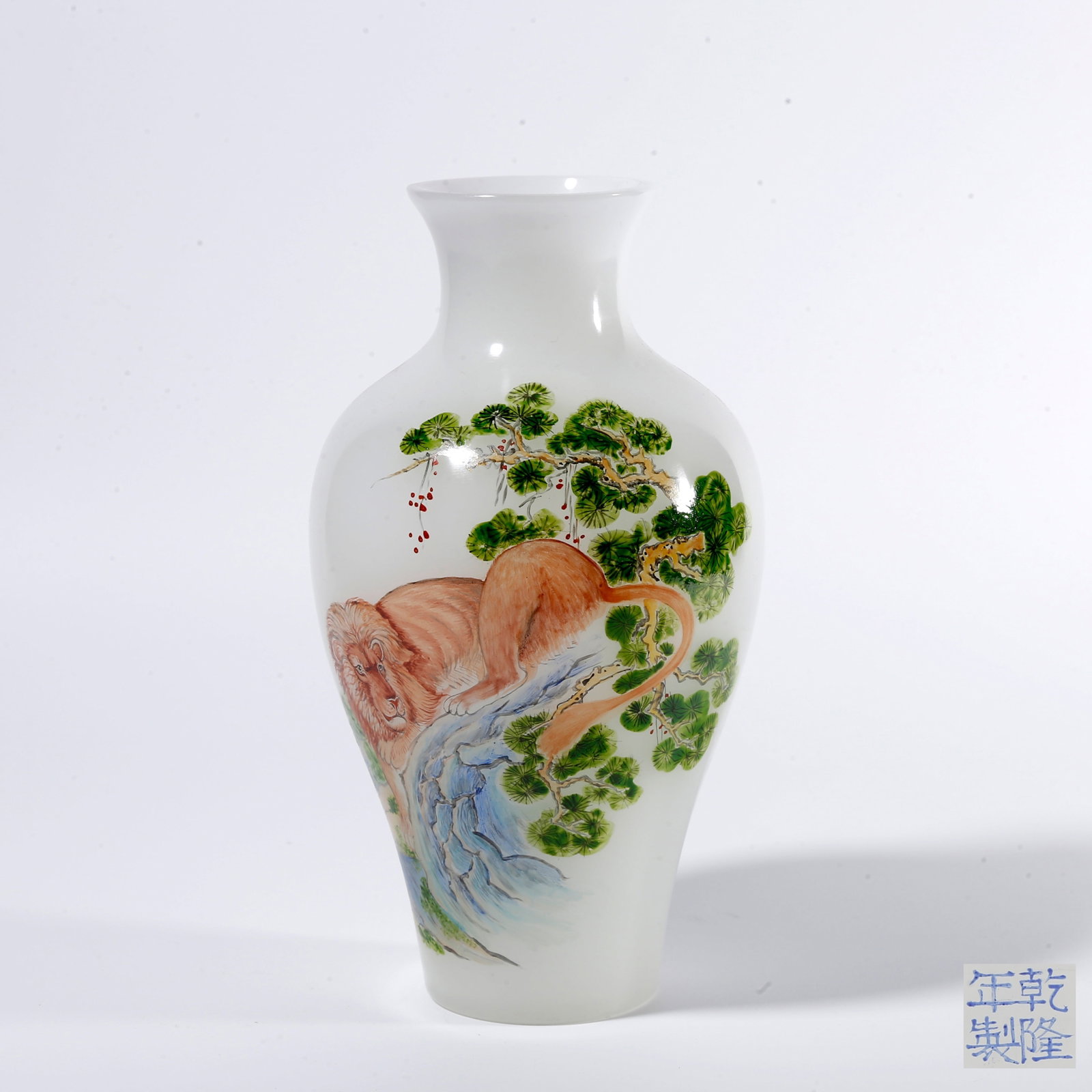 A GLASS ENAMEL APPRECIATION VASE WITH LION PATTERN: Glass Enamel Appreciation Vase with Lion Pattern