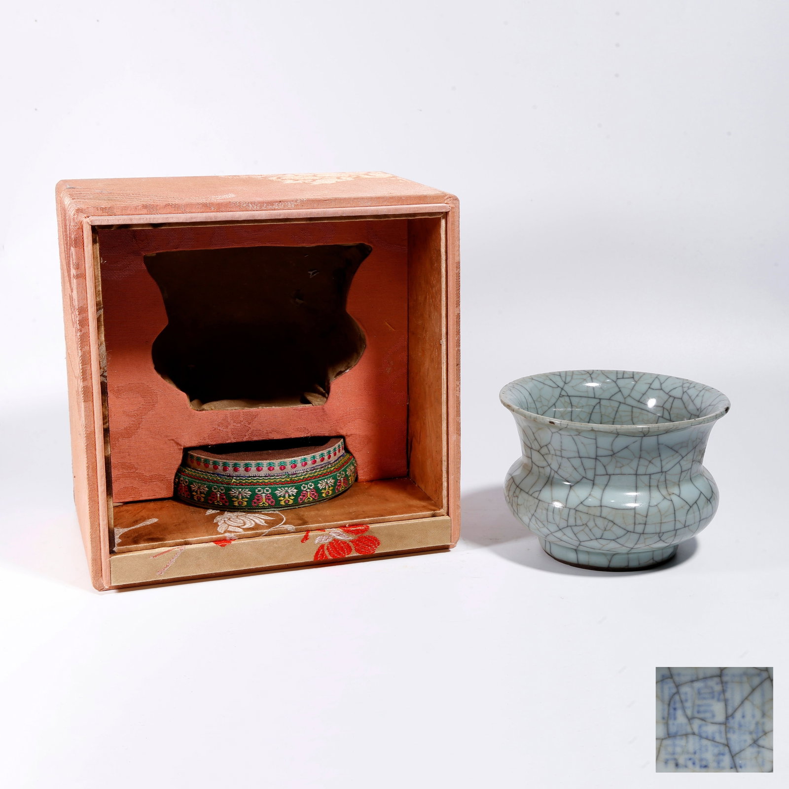 A IMPERIAL KILN WASTE VESSEL (1 of 9)