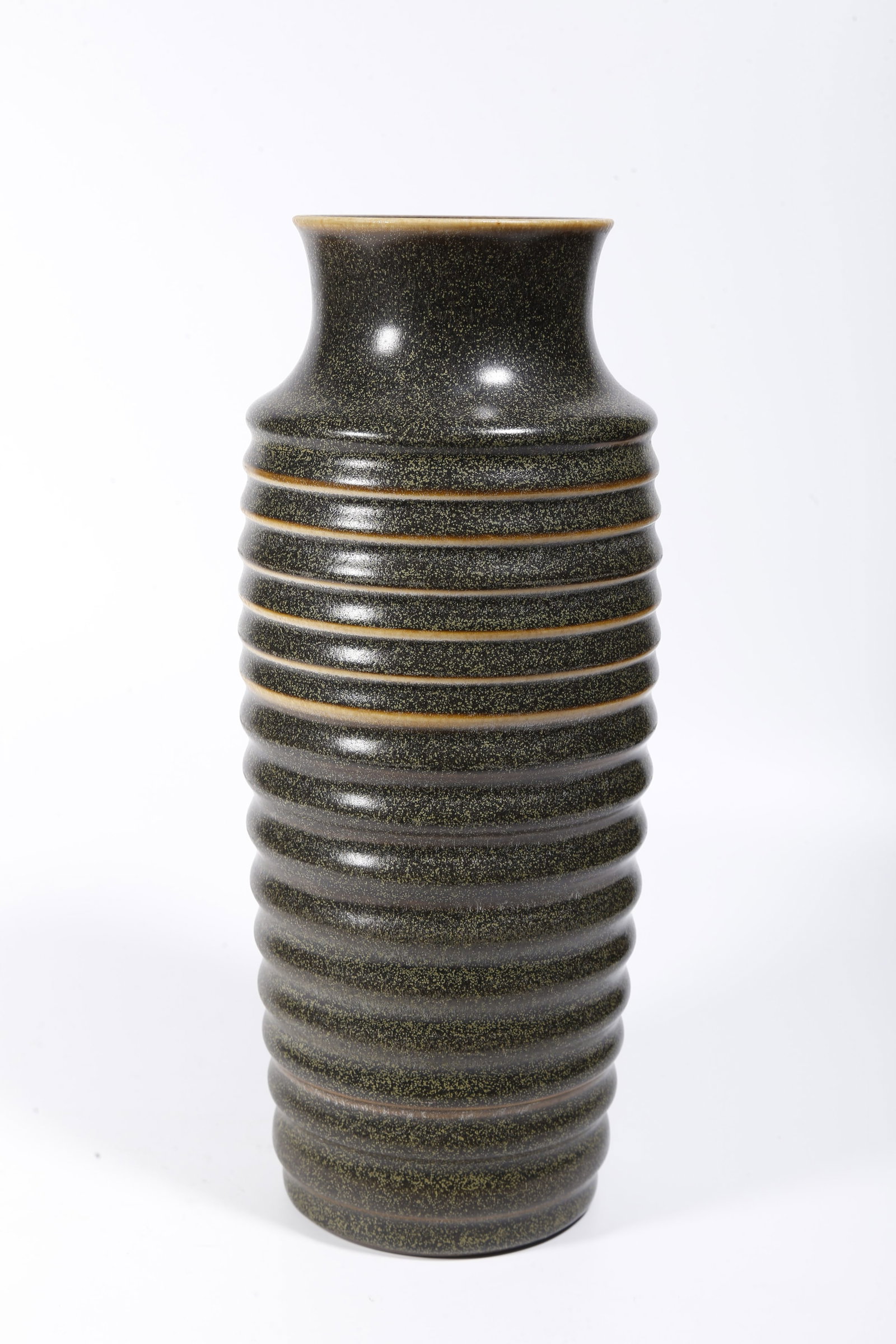 A TEA DUST GLAZE VASE WITH STRING PATTERNS - 3