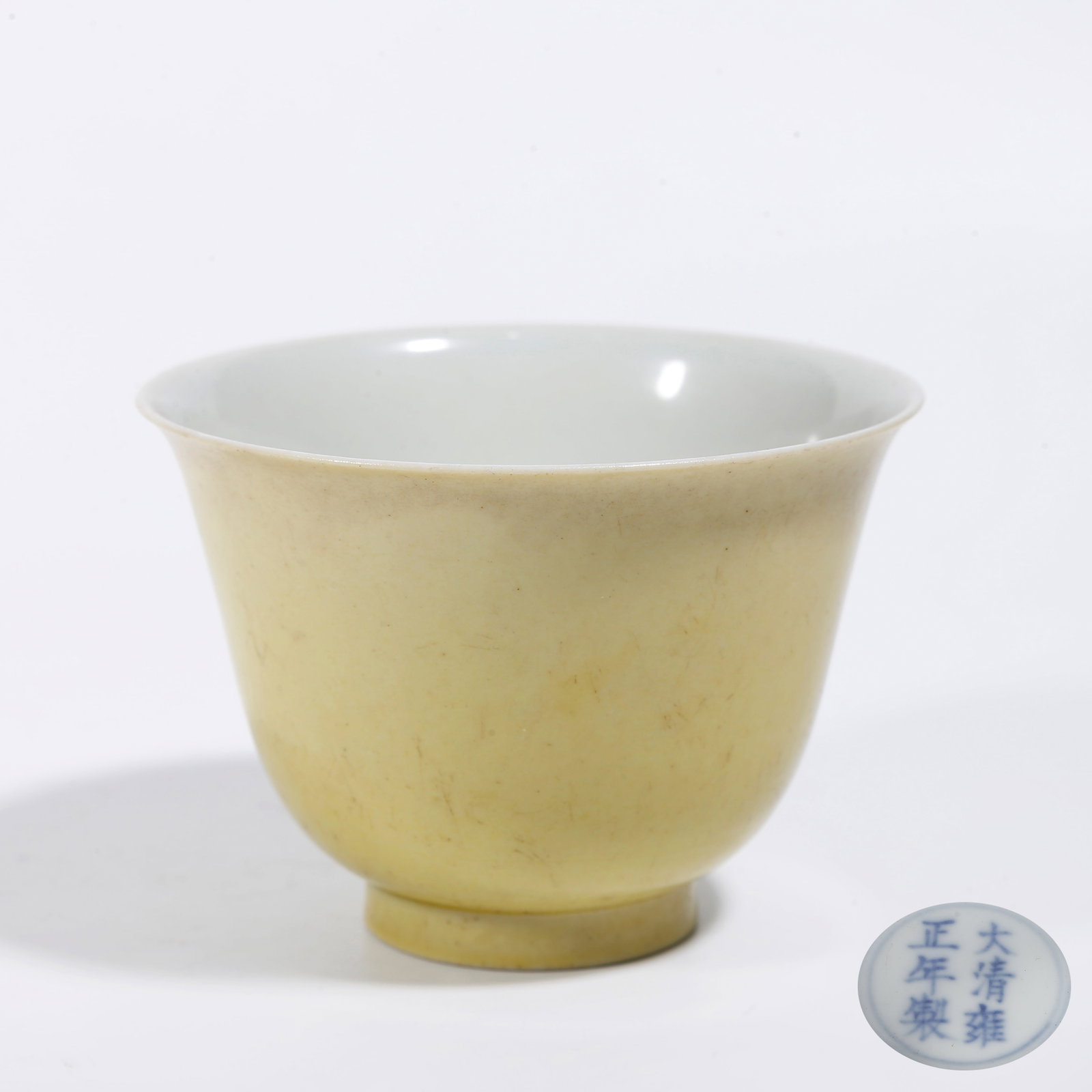 A YELLOW GLAZE CUP: Yellow Glaze Cup