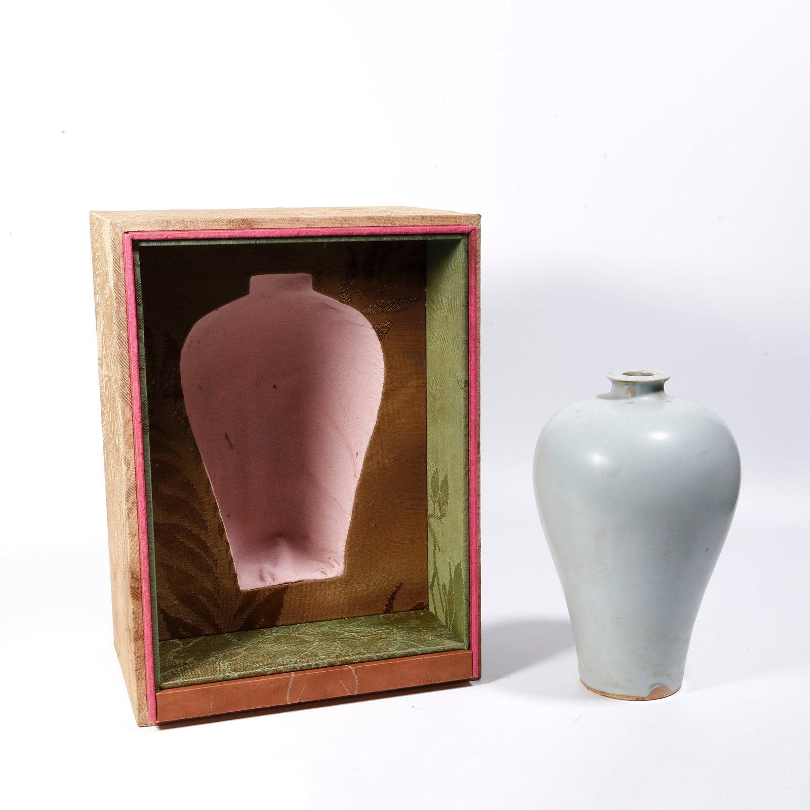 A RU KILN PLUM VASE: Ru Kiln Plum Vase