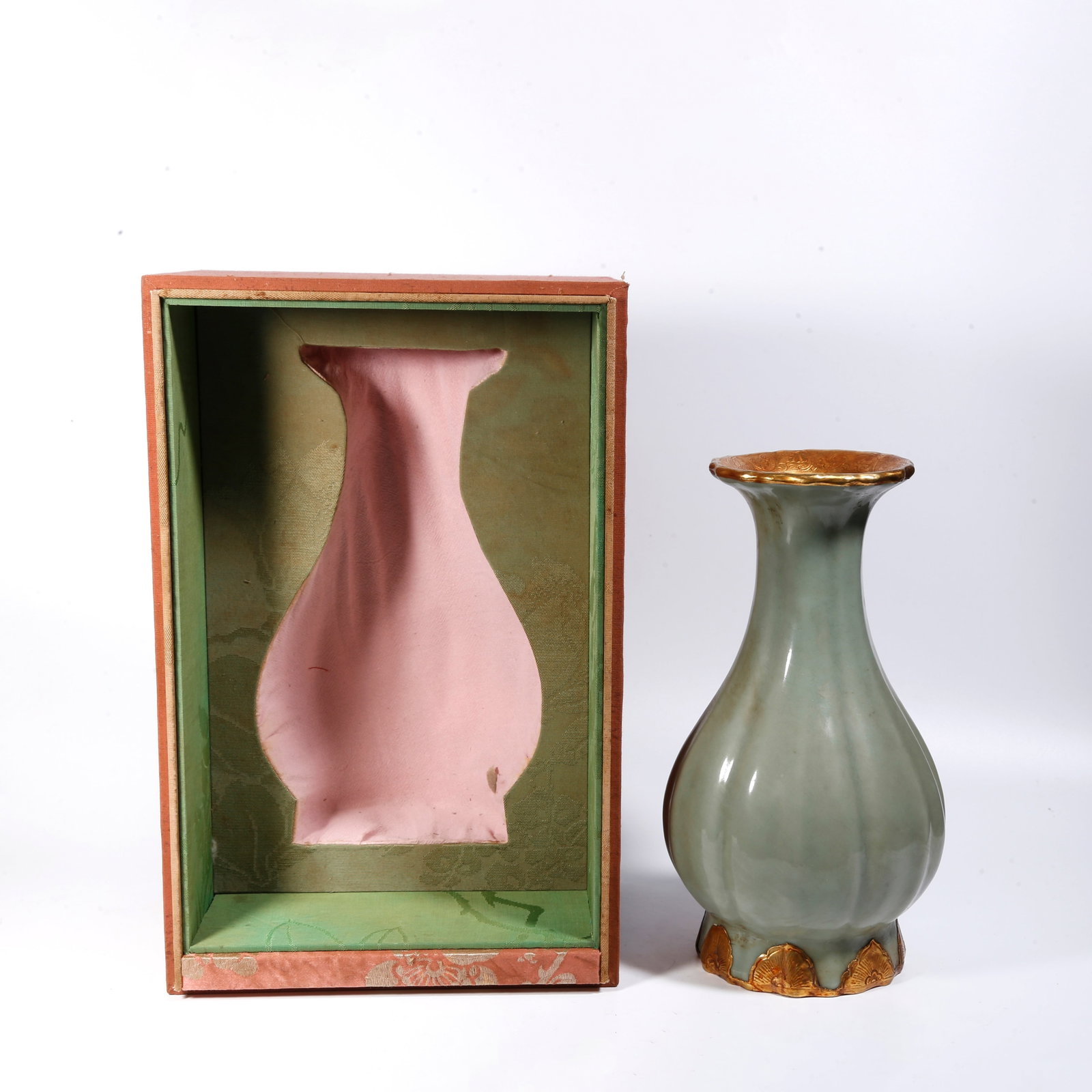 A LONGQUAN KILN FLOWER-RIMMED VASE WITH GOLD MOUNTS: Longquan Kiln Flower-rimmed Vase with Gold Mounts