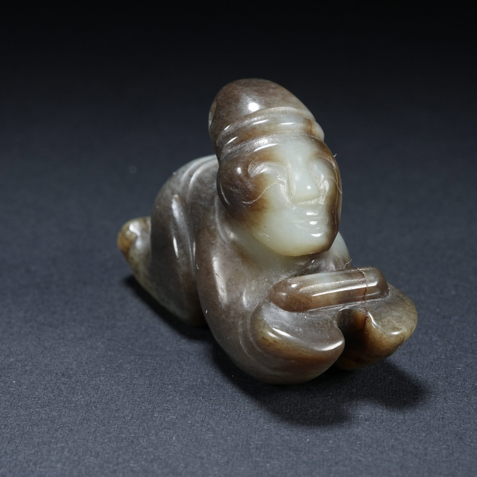 A ANCIENT JADE RECLINING FIGURE HAND PIECE (1 of 8)