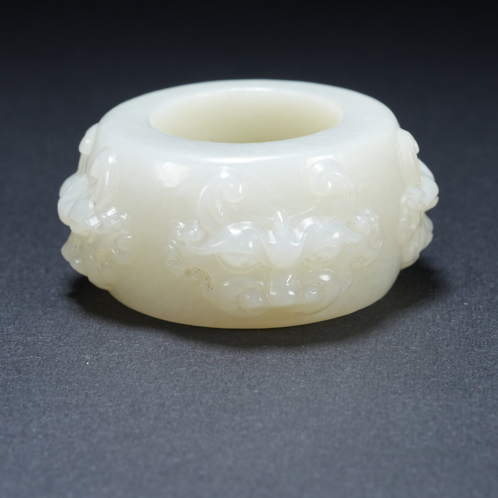 A HETIAN JADE BEAST FACE THUMB RING: Hetian Jade Beast Face Thumb Ring