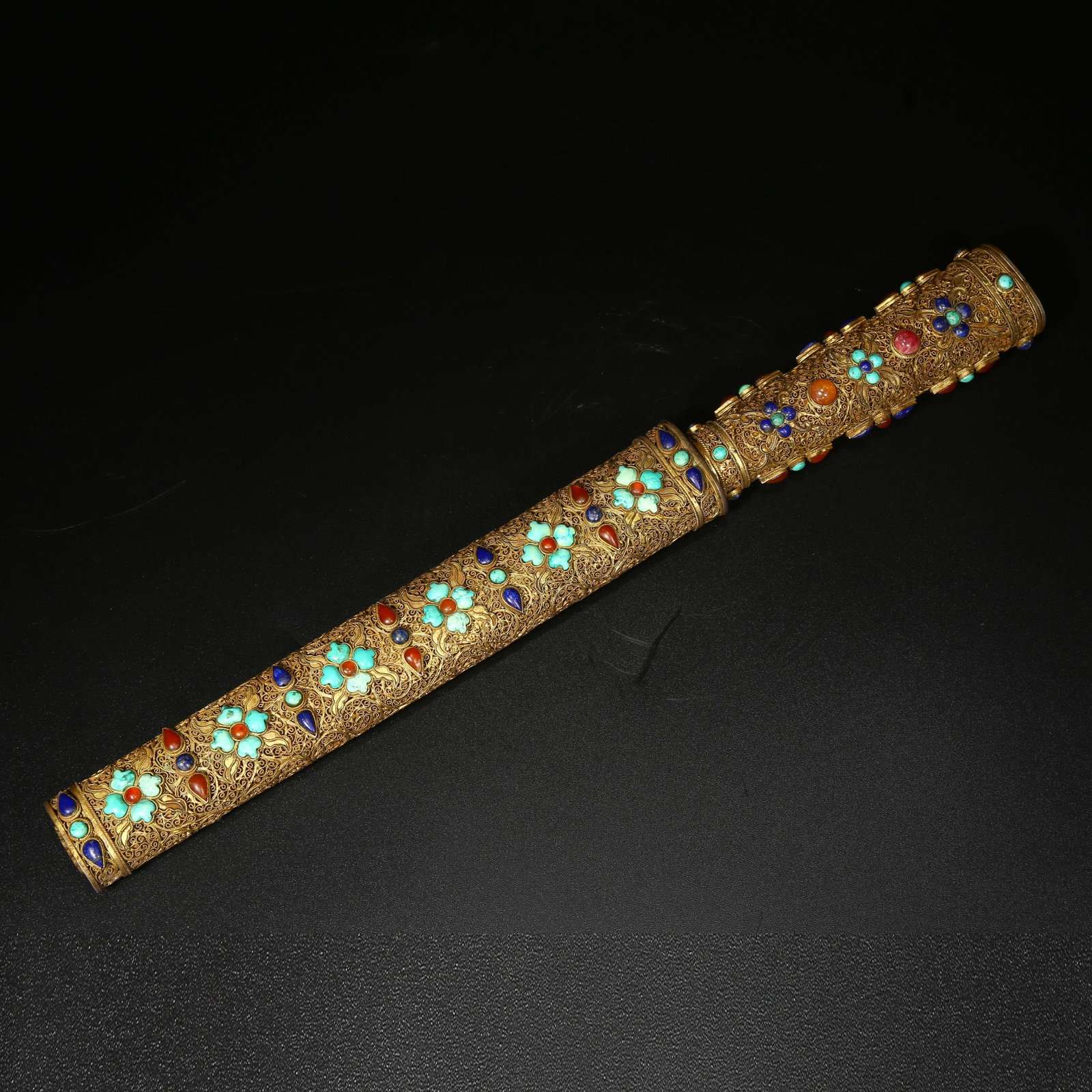 A GILT SILVER FILIGREE SHORT SWORD INLAID WITH GEMS: Gilt Silver Filigree Short Sword Inlaid with Gems
