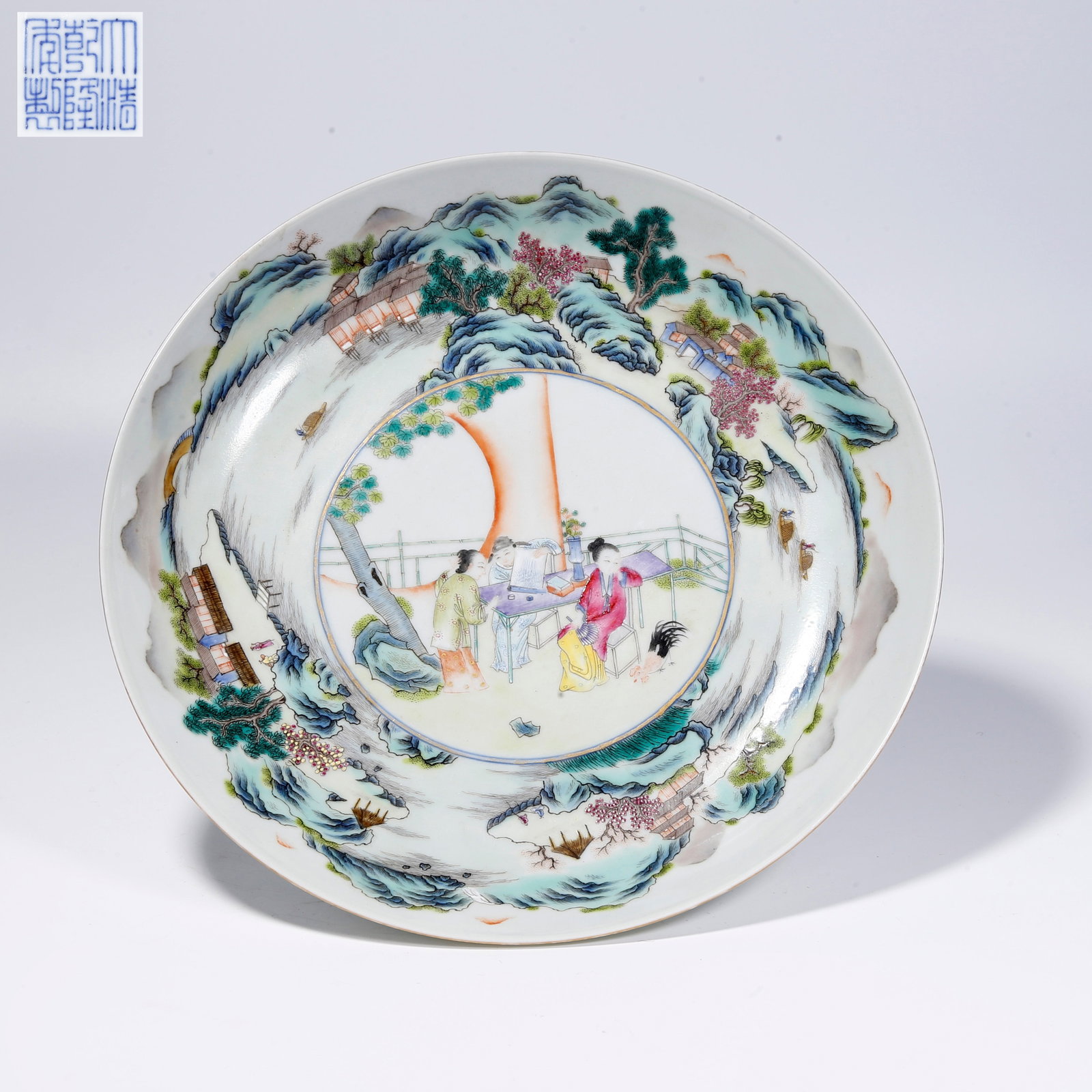 A FAMILLE ROSE PLATE WITH FIGURE STORY PATTERN: Famille Rose Plate with Figure Story Pattern