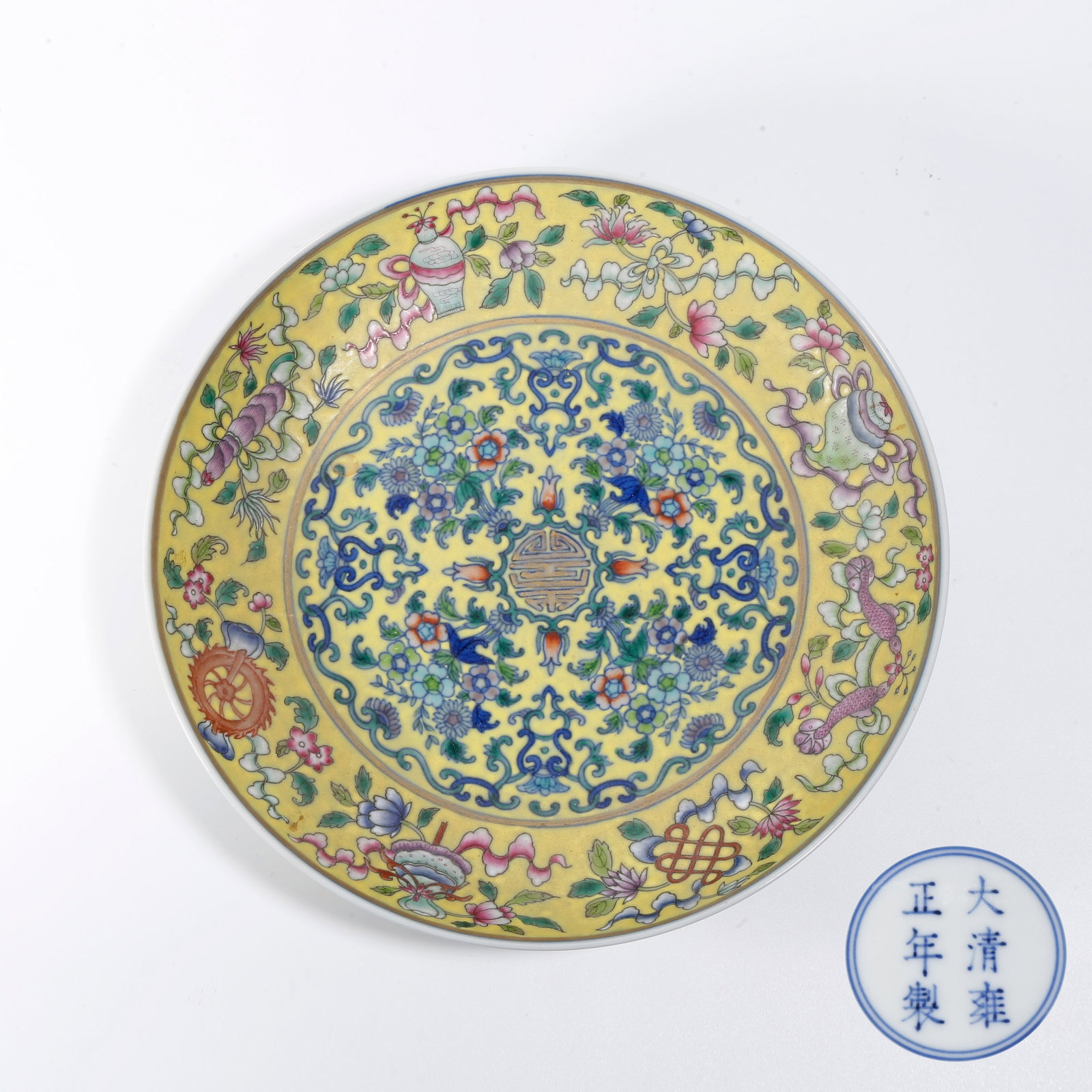 A YELLOW GROUND FAMILLE ROSE PLATE WITH EIGHT TREASURES PATTERNS: Yellow Ground Famille Rose Plate with Eight Treasures Patterns