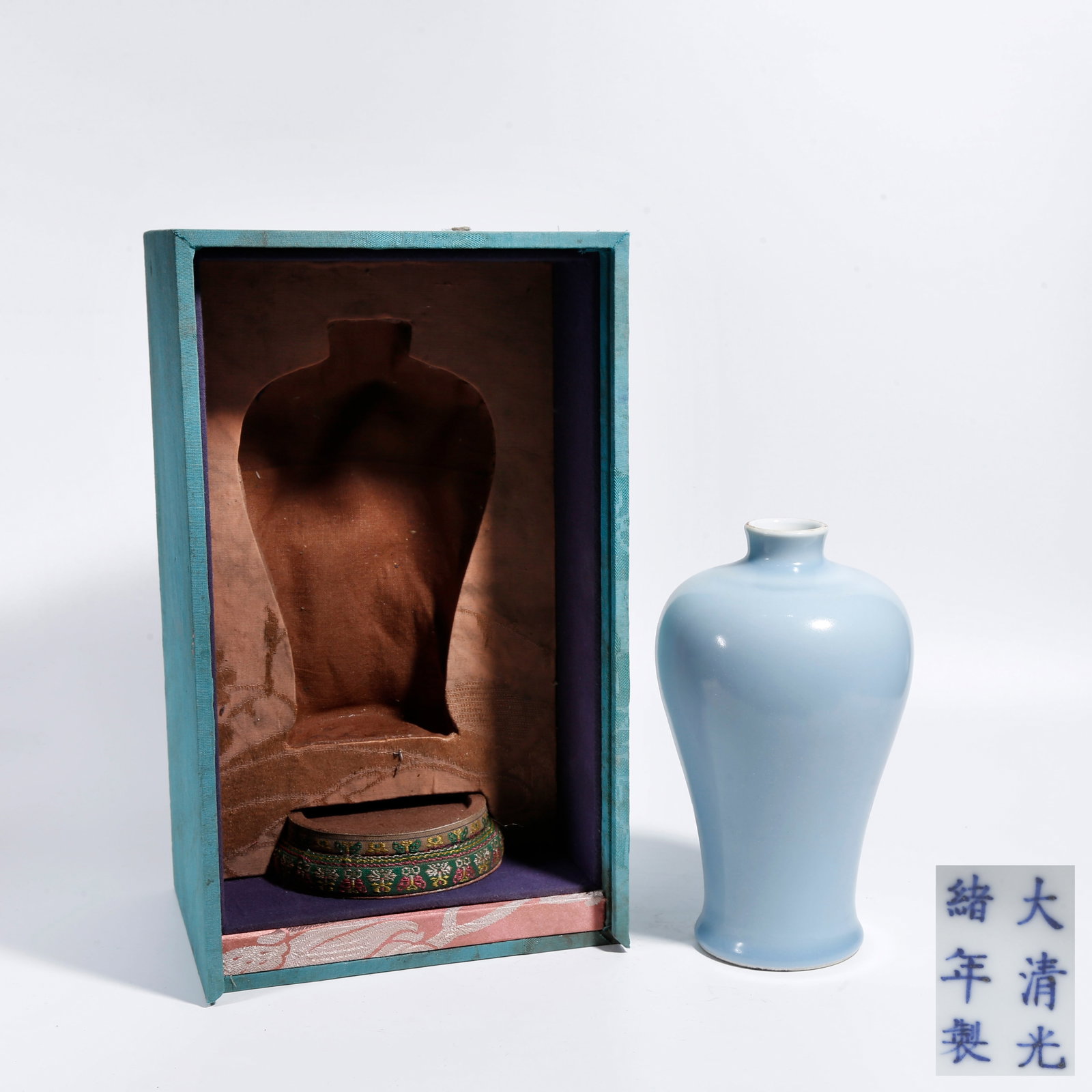 A SKY-CELADON GLAZE PLUM VASE: Sky-celadon Glaze Plum Vase