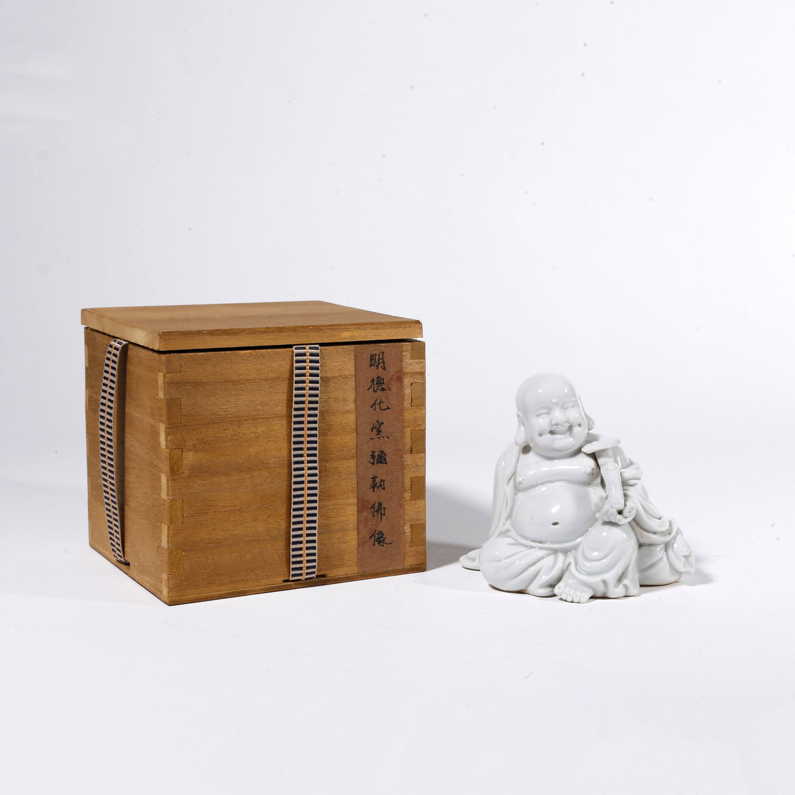A DEHUA WHITE PORCELAIN MAITREYA STATUE: Dehua White Porcelain Maitreya Statue