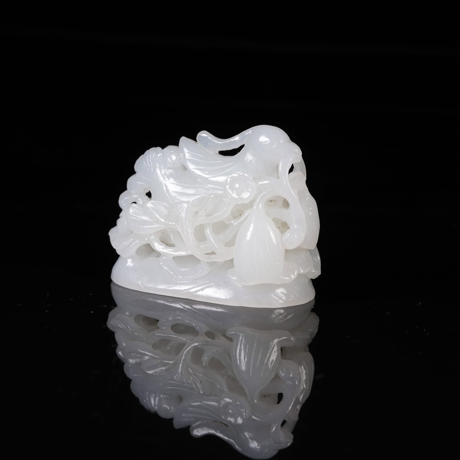 A WHITE HETIAN JADE CENSER WITH PHOENIX HOLDING FLOWER: White Hetian Jade Censer with Phoenix Holding Flower