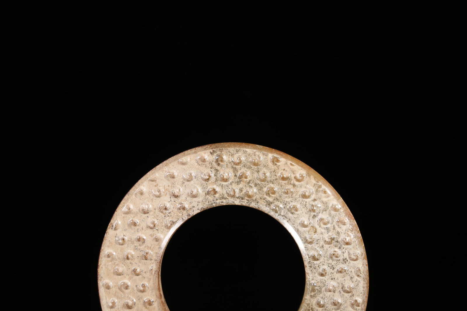 A ANCIENT JADE RING WITH NAIL PATTERN - 2