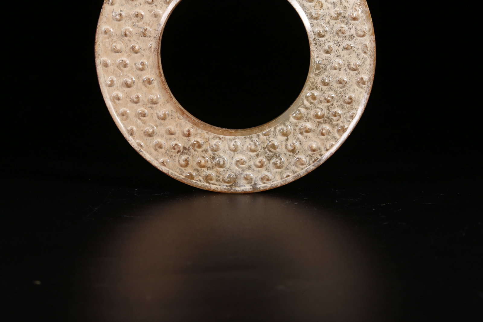 A ANCIENT JADE RING WITH NAIL PATTERN - 3