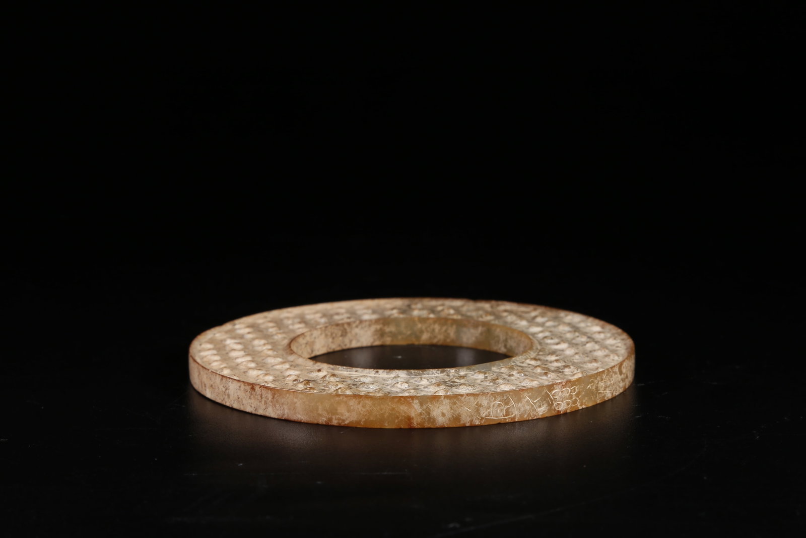 A ANCIENT JADE RING WITH NAIL PATTERN - 4