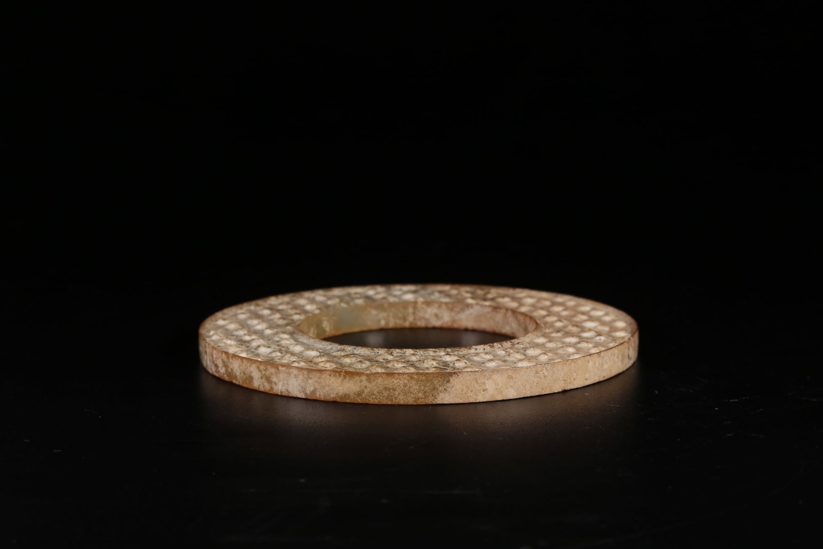 A ANCIENT JADE RING WITH NAIL PATTERN - 6